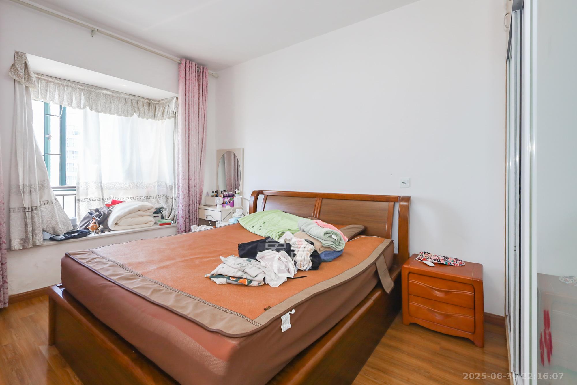 滨江金座 2室2厅1卫 85.0万 滨江金座 2室2厅1卫 85.0万卧室