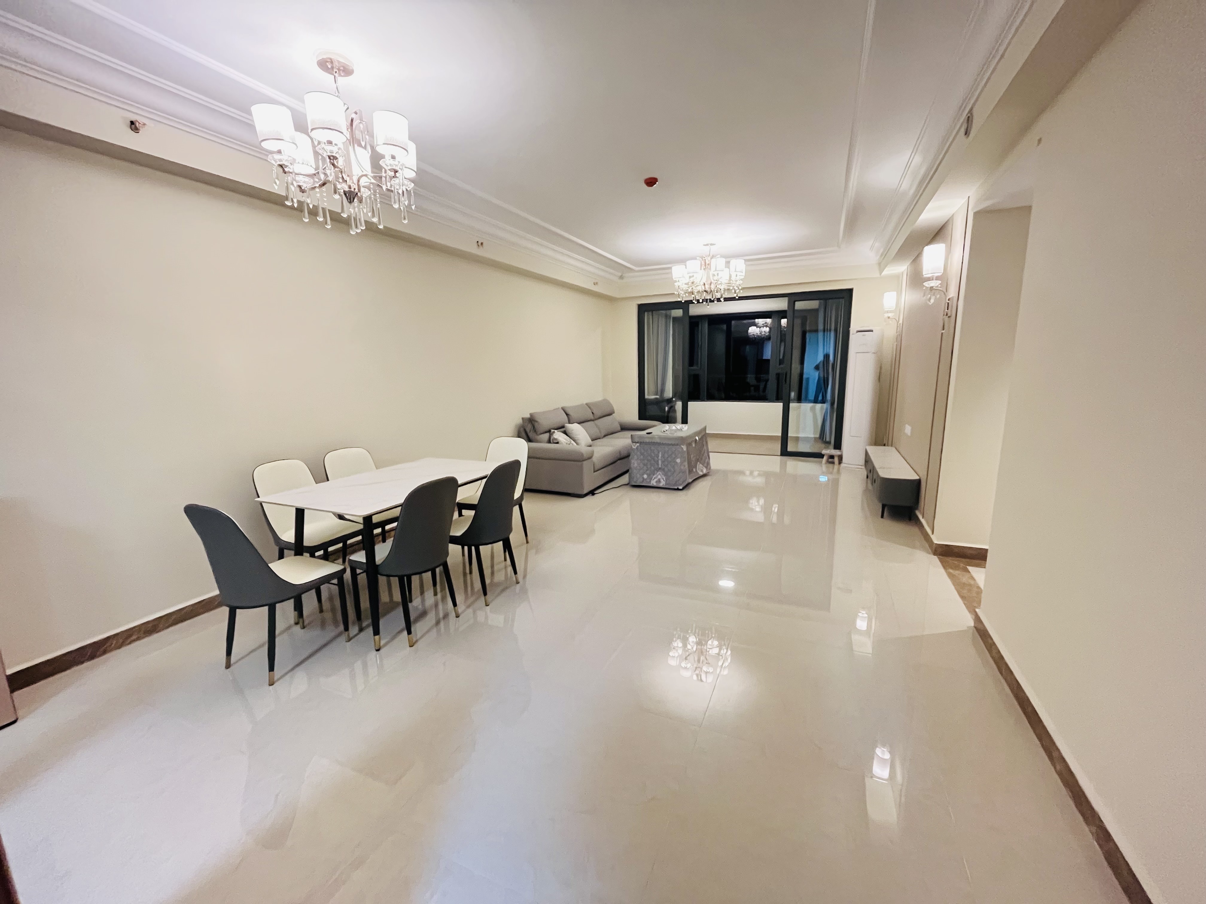 恒大翡翠华庭 3室2厅2卫 2800.0元/月 恒大翡翠华庭 3室2厅2卫 2800.0元/月户型图