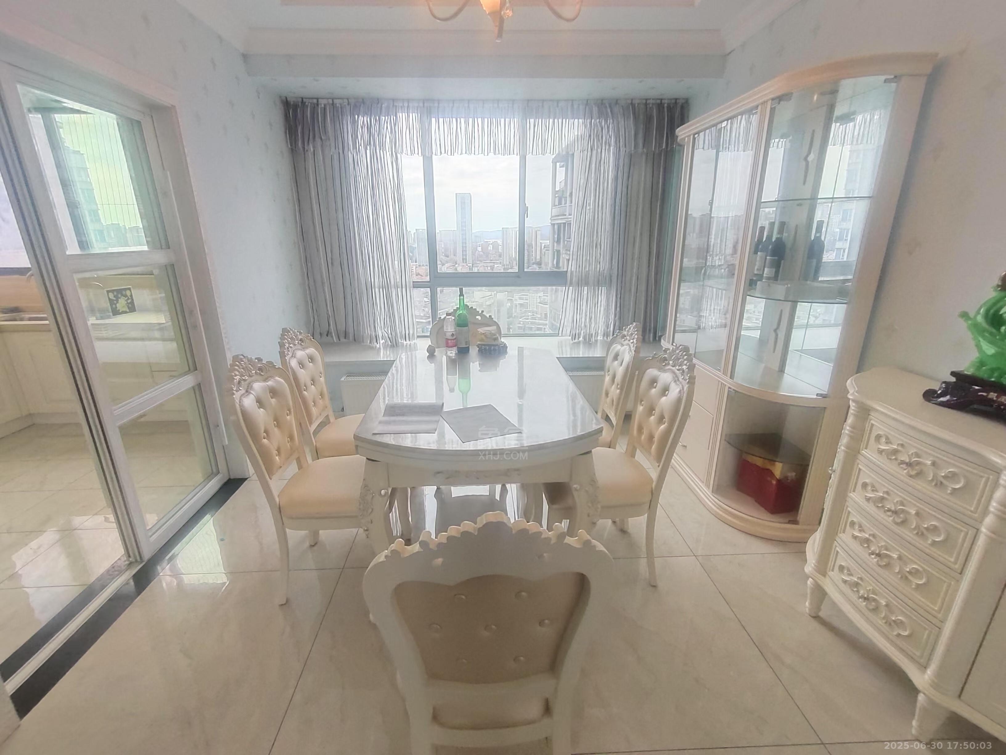 丽景滨江 4室2厅2卫 3800.00元/月 丽景滨江 4室2厅2卫 3800.00元/月室内图