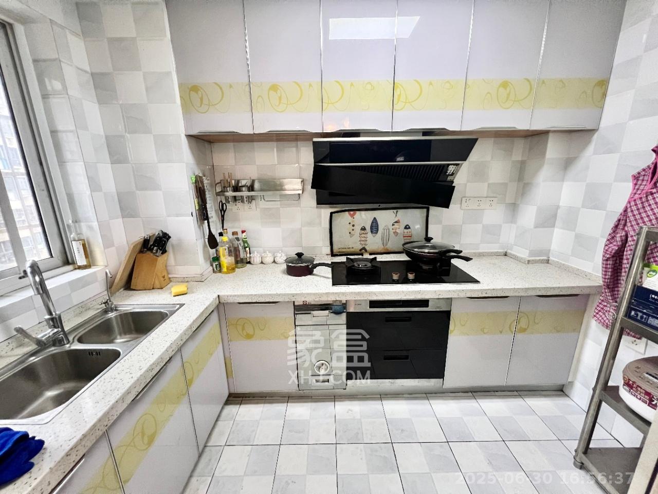 清政园(青政家园) 3室2厅2卫 2400.0元/月 清政园(青政家园) 3室2厅2卫 2400.0元/月室内图