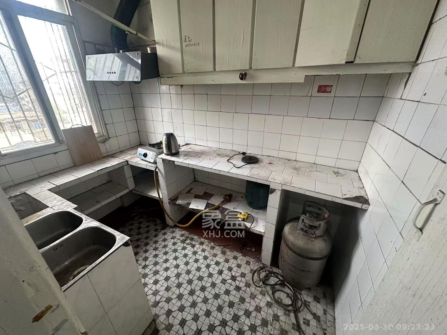 向韶村 3室1厅1卫 1400.0元/月 向韶村 3室1厅1卫 1400.0元/月室内图