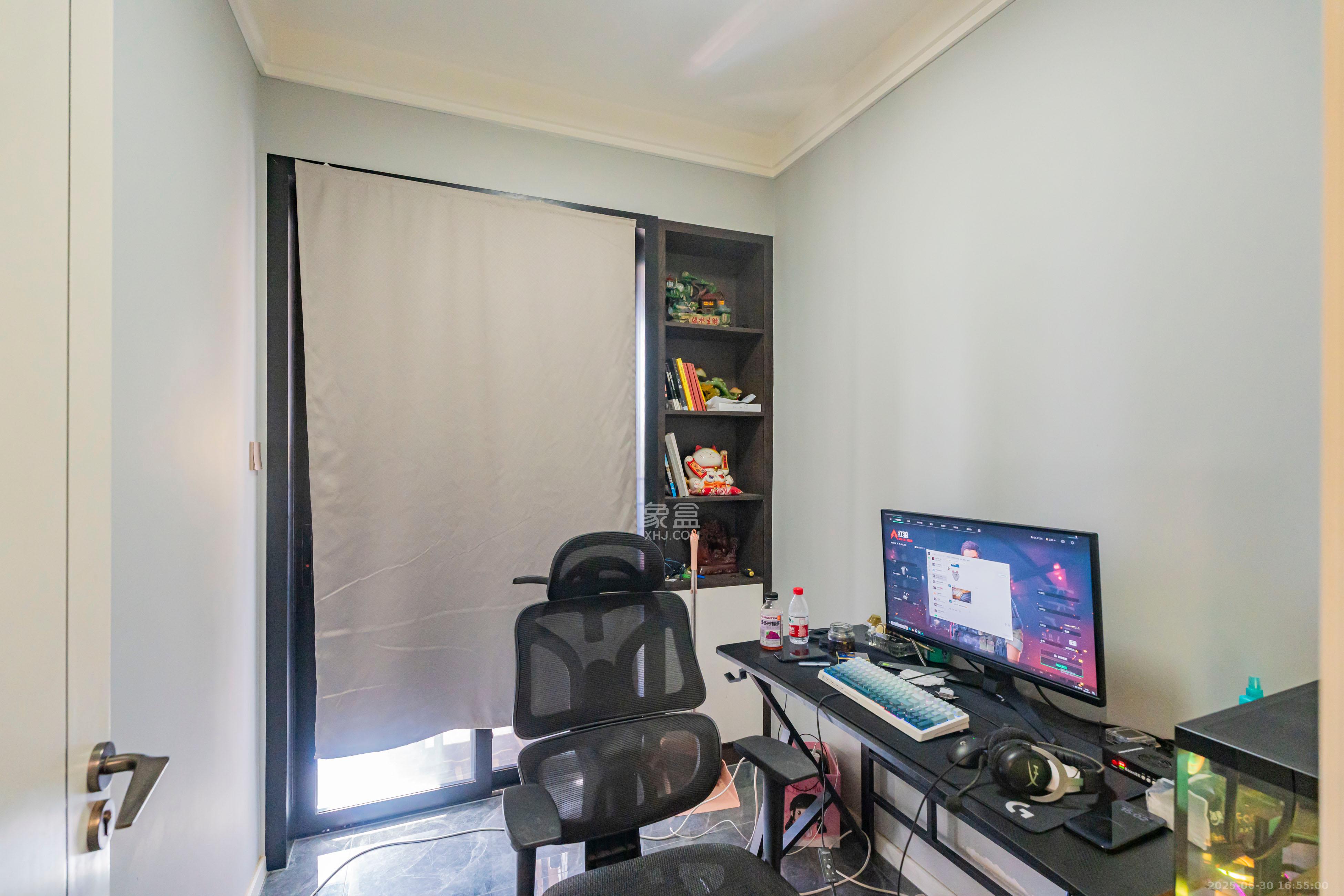 上园商住小区  3室2厅1卫    110.0万卧室