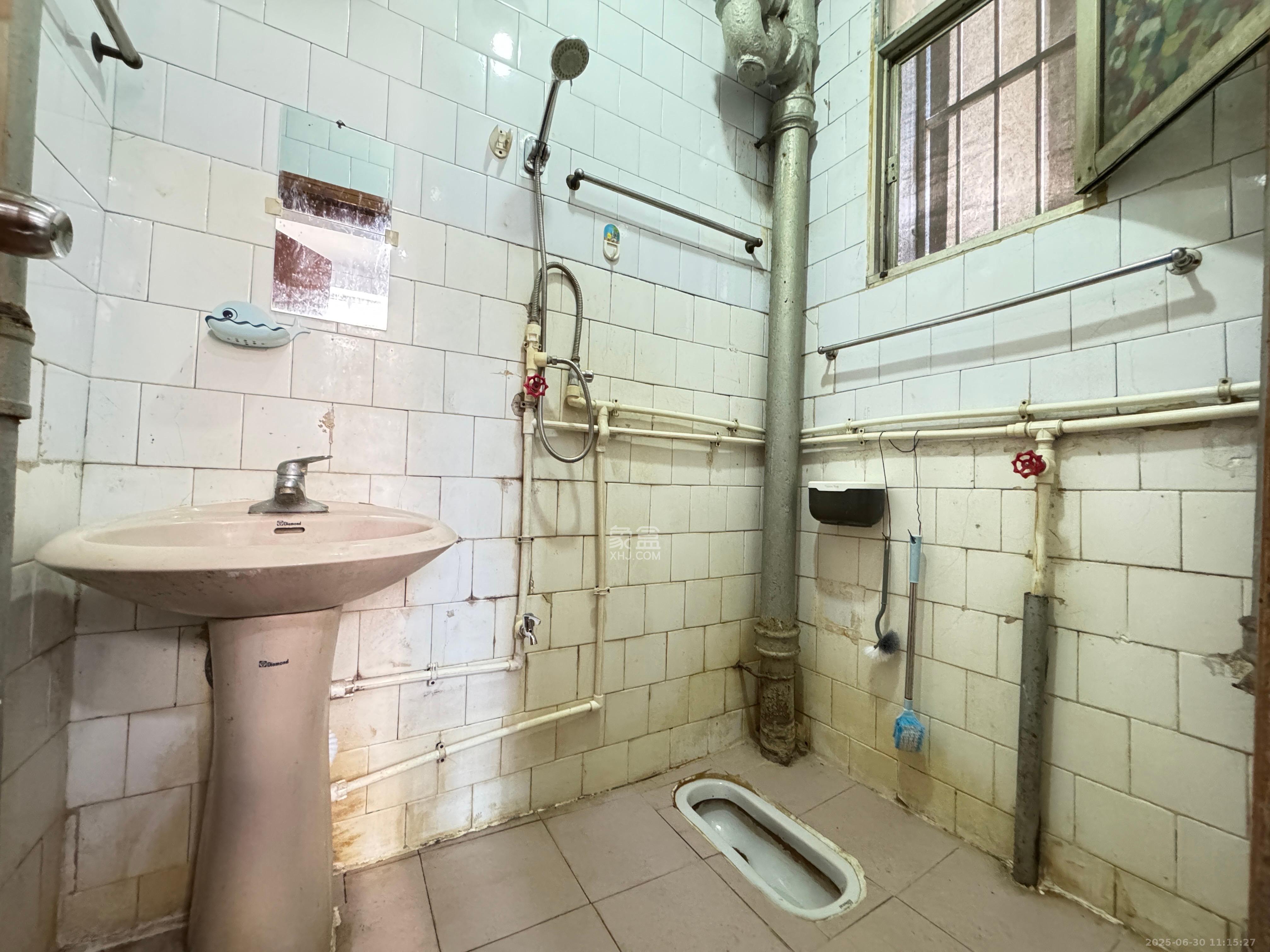 湖南省丝绸集团有限公司宿舍(人民西路288号)  2室1厅1卫    1900.0元/月 湖南省丝绸集团有限公司宿舍(人民西路288号)  2室1厅1卫    1900.0元/月室内图