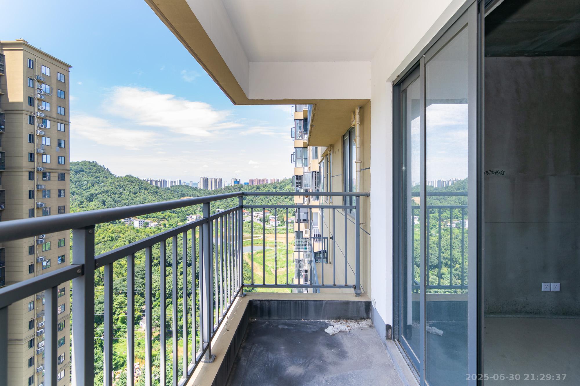 澳海澜庭  3室2厅1卫   60.00万阳台