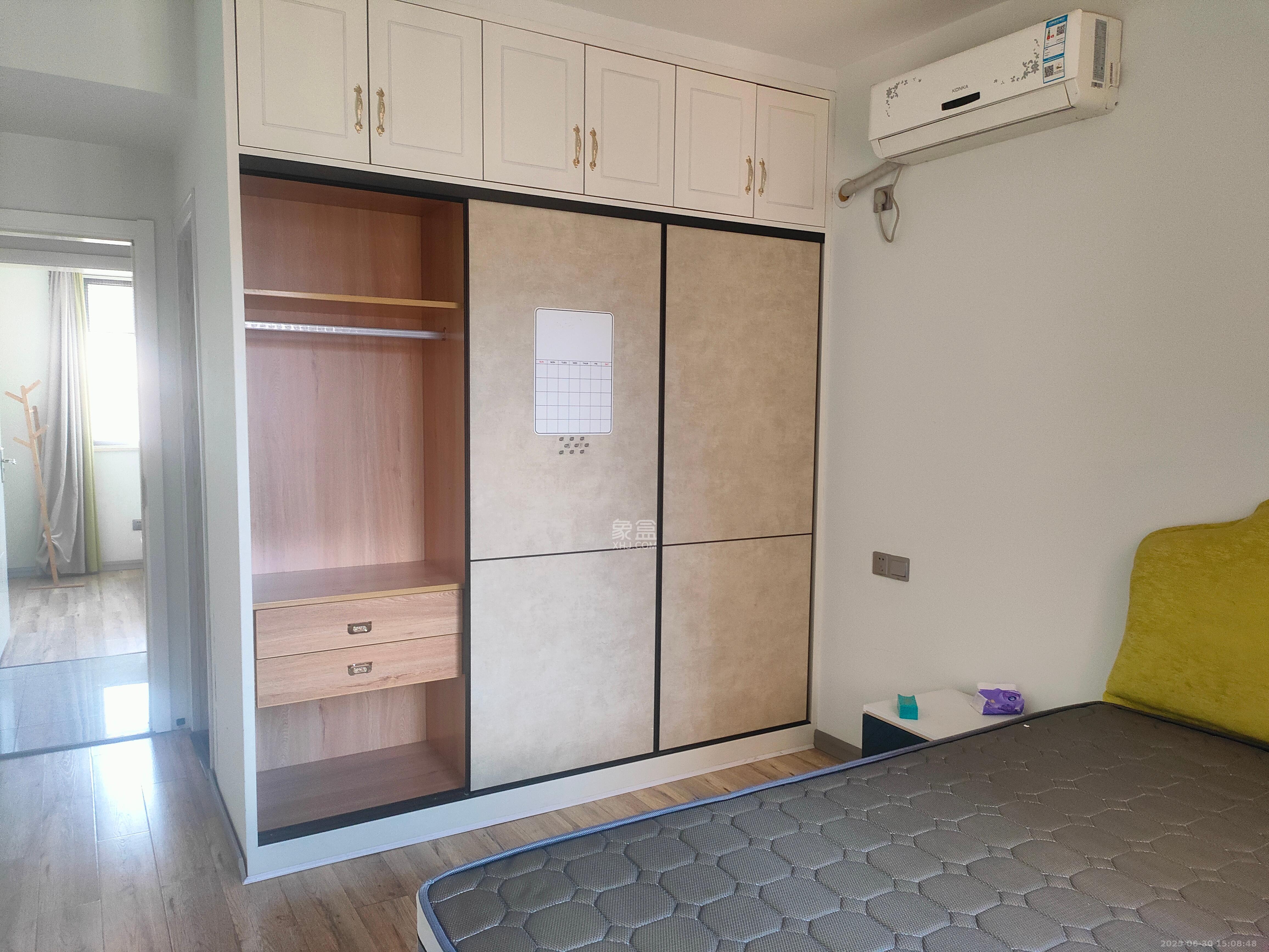 丽发新城 3室2厅1卫 1700.0元/月 丽发新城 3室2厅1卫 1700.0元/月室内图