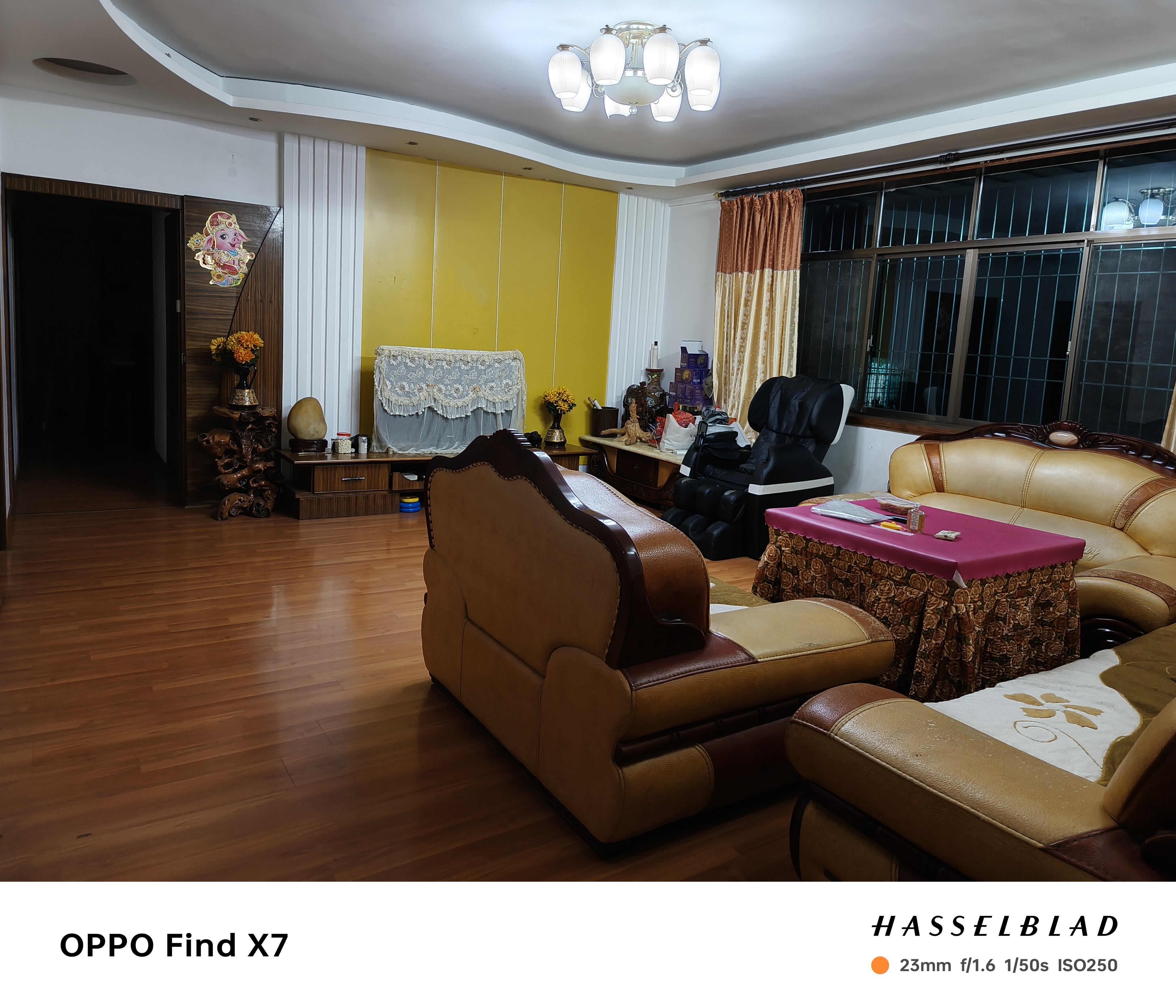 菊苑东区 4室2厅1卫 72.8万 菊苑东区 4室2厅1卫 72.8万客厅