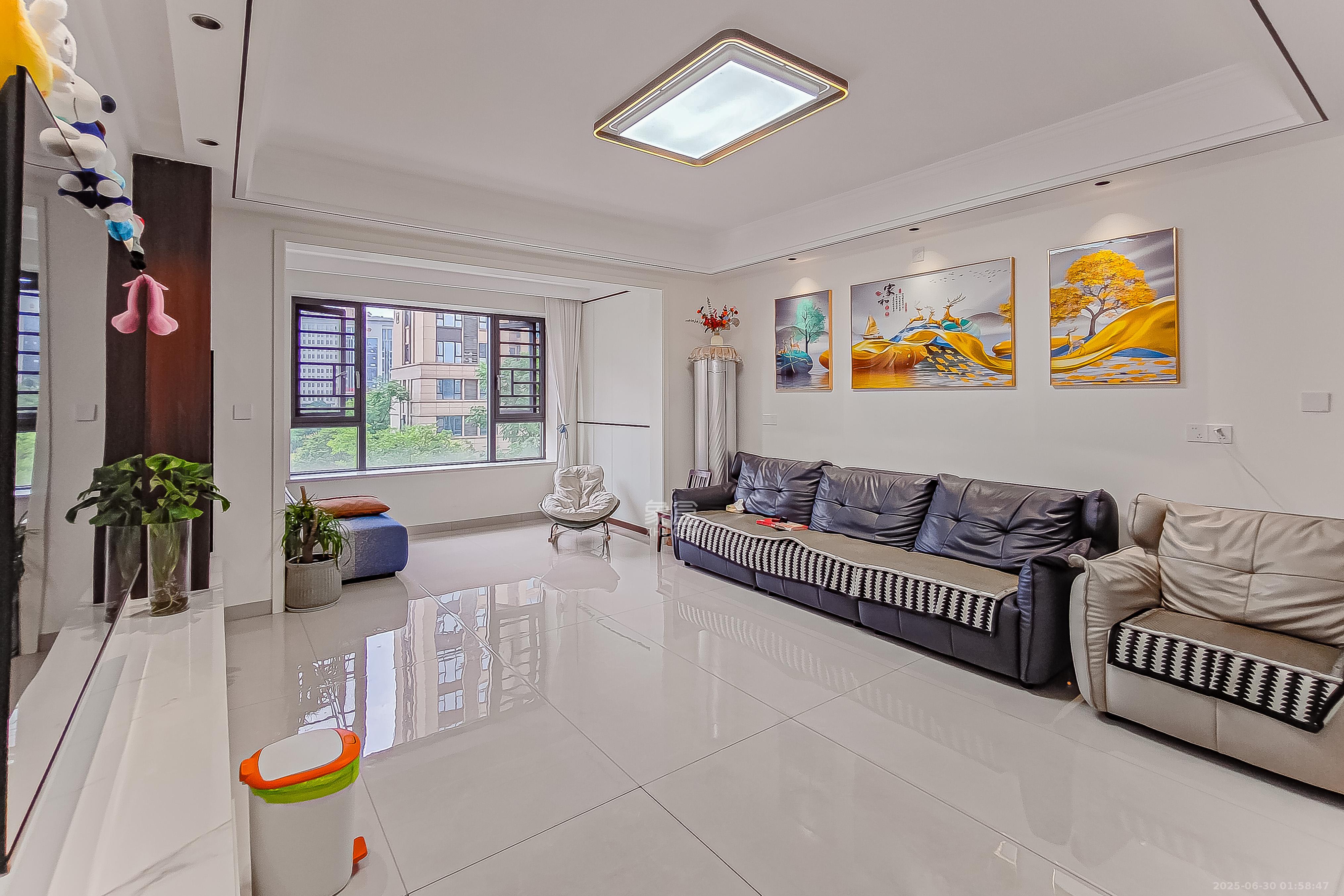 长房星昇公馆 4室2厅2卫 152.0万 长房星昇公馆 4室2厅2卫 152.0万客厅