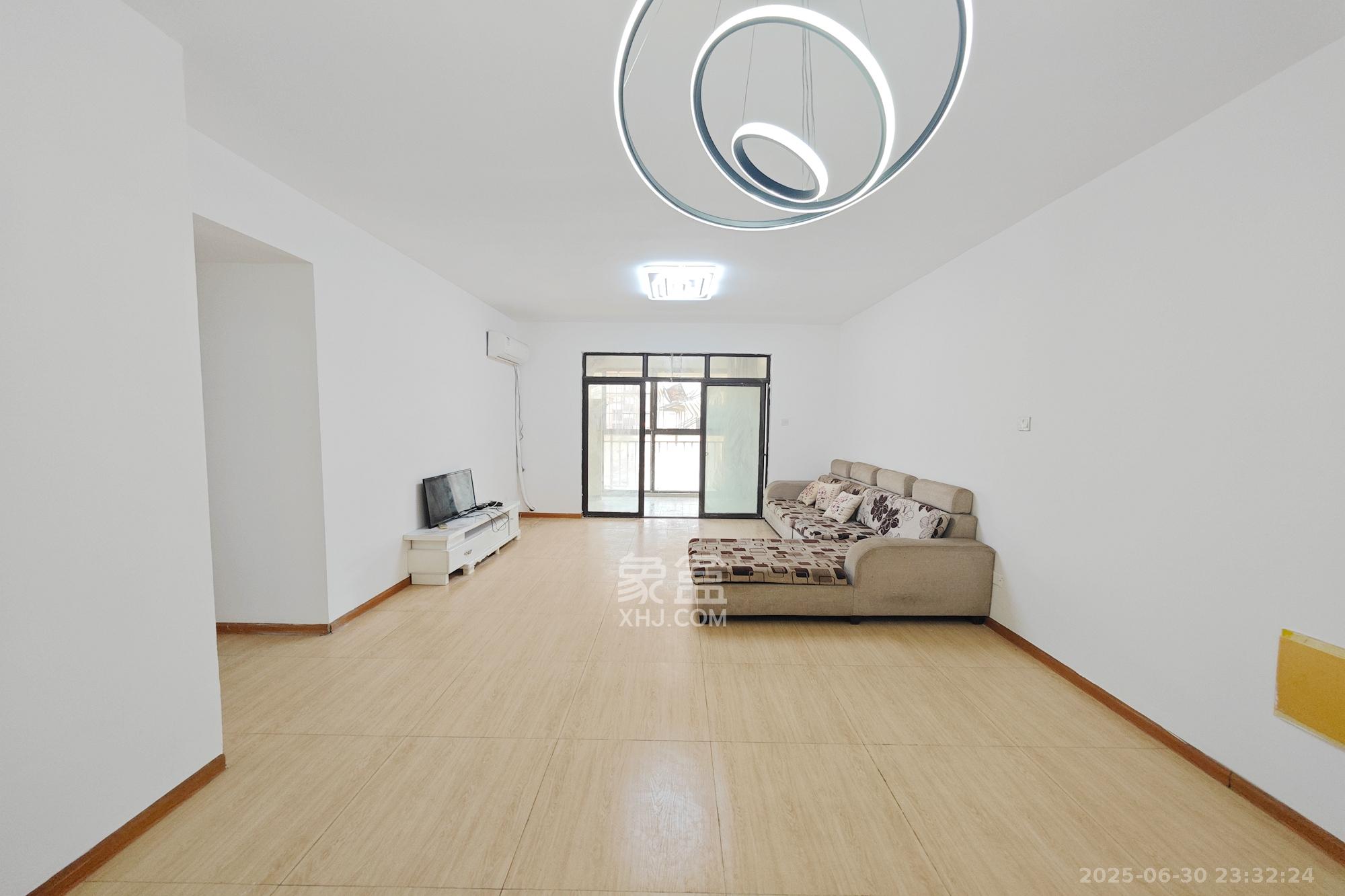 芒果天地(芒果雅苑) 3室2厅2卫 106.8万 芒果天地(芒果雅苑) 3室2厅2卫 106.8万客厅