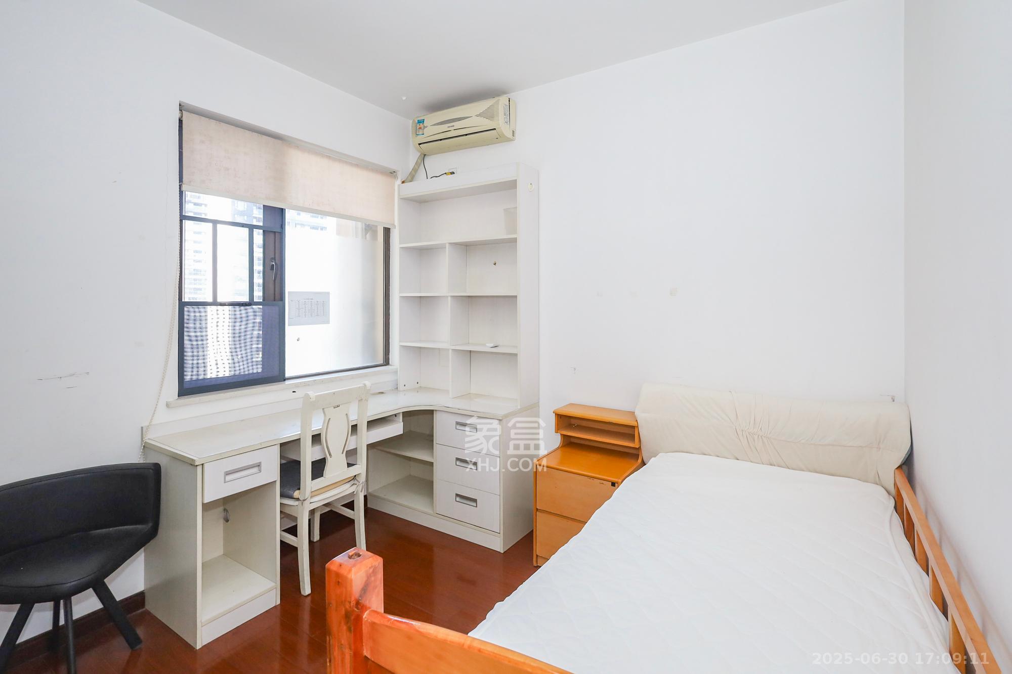 旭辉藏郡(藏郡、旭湘华府) 3室2厅1卫 225.0万 旭辉藏郡(藏郡、旭湘华府) 3室2厅1卫 225.0万卧室