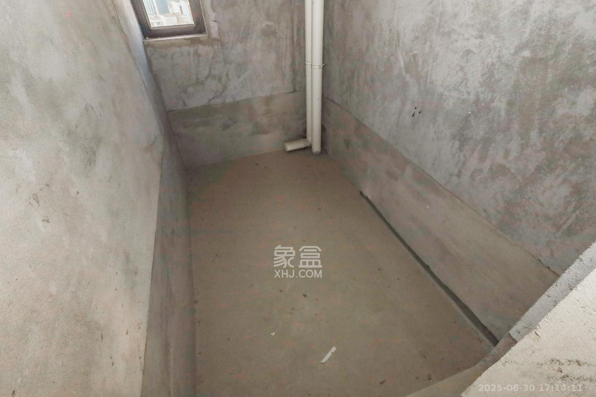 南山雍江汇（滨江国际新城）  4室2厅2卫   288.00万卫生间