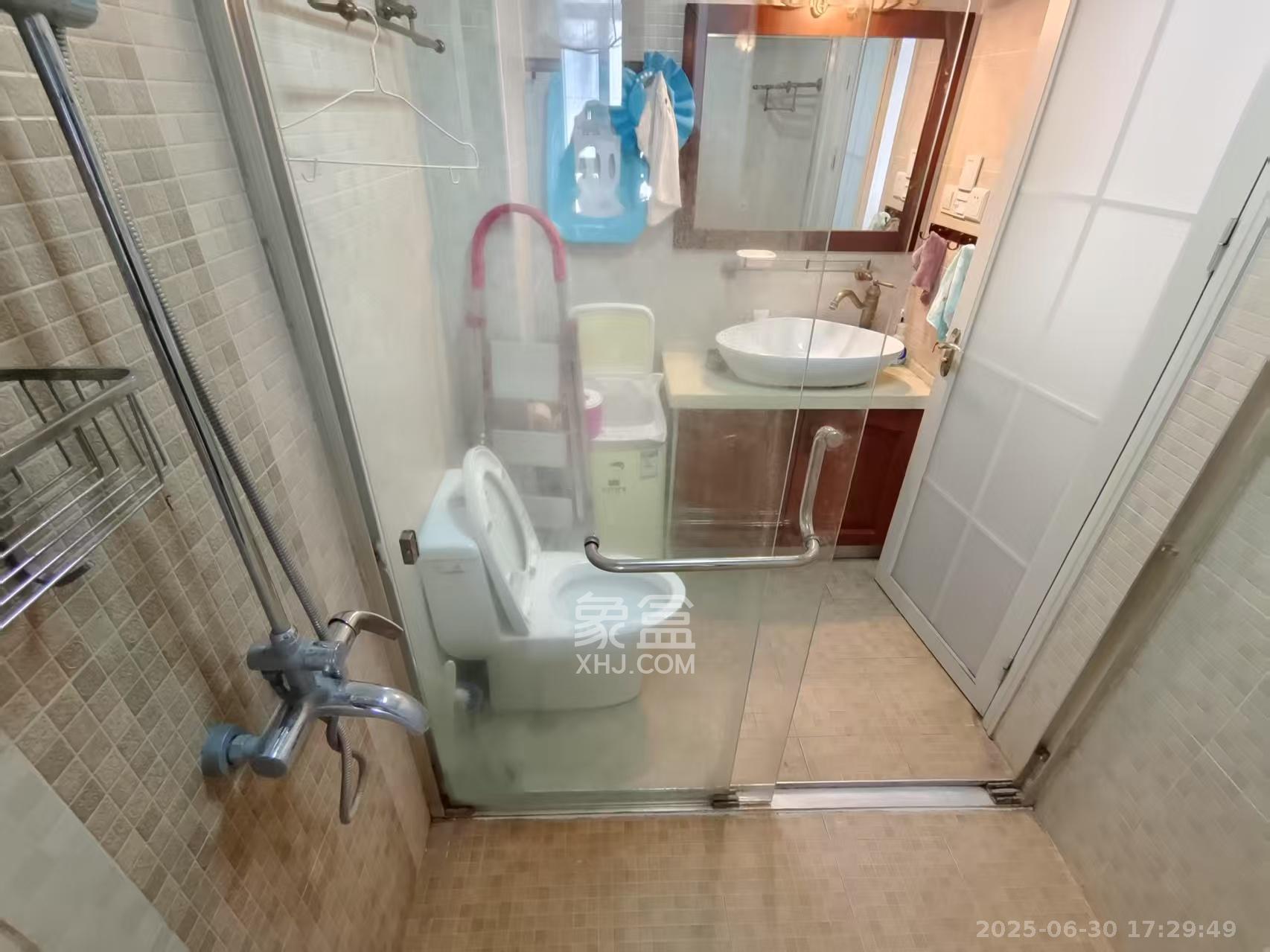 阳光100三期 3室2厅2卫 2900.0元/月 阳光100三期 3室2厅2卫 2900.0元/月室内图