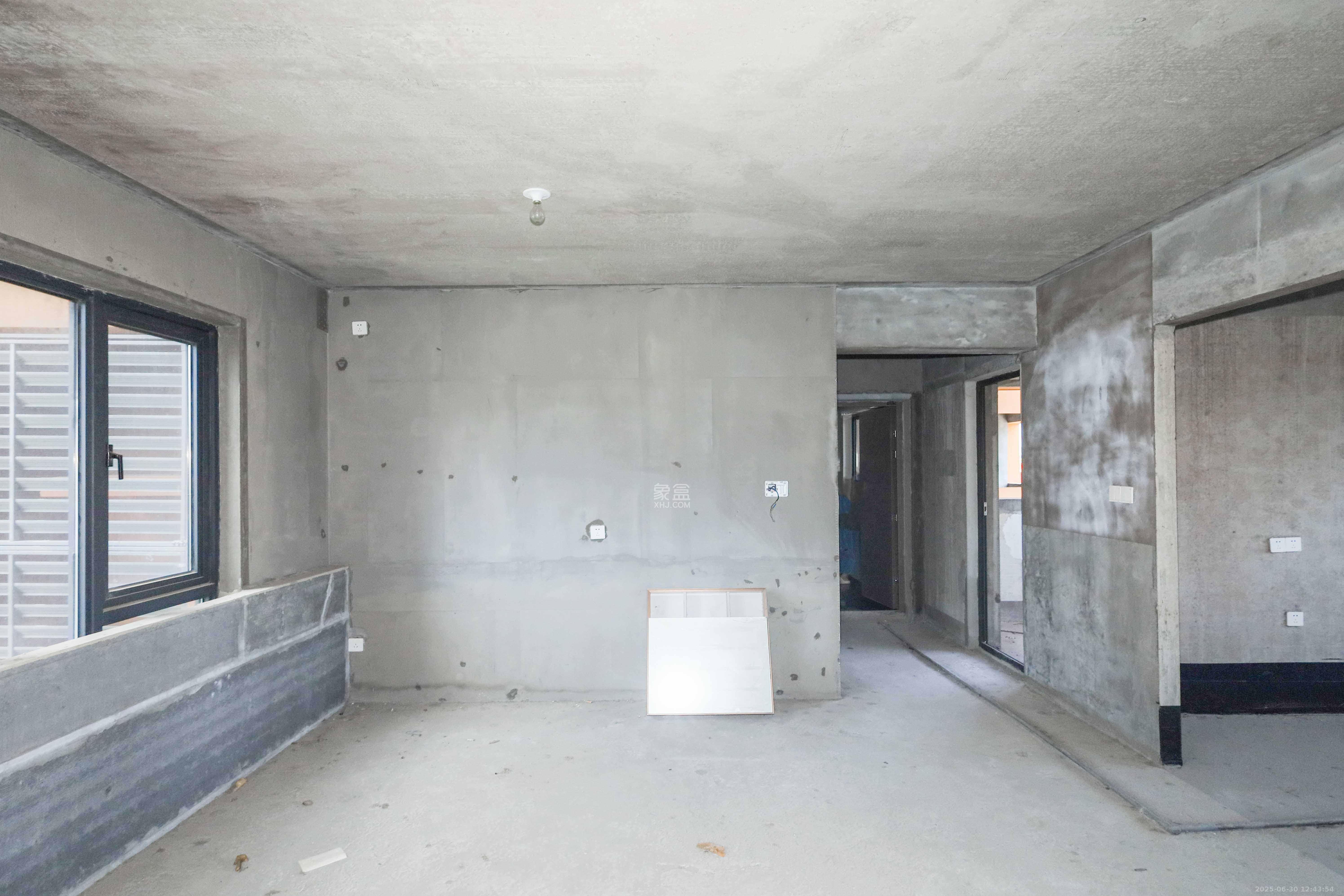 好莱城(弘德西街)  4室2厅2卫    108.0万 好莱城(弘德西街)  4室2厅2卫    108.0万客厅