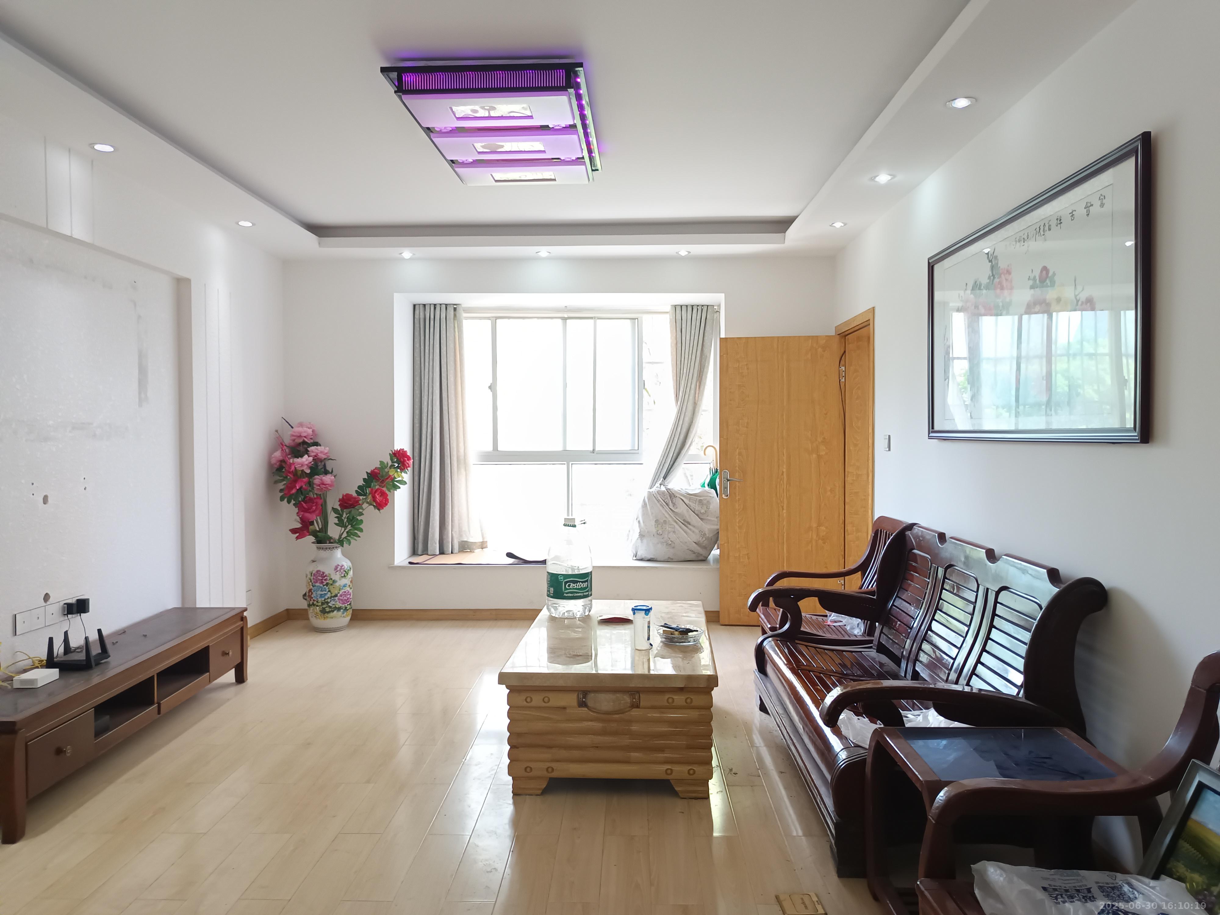 红树湾 3室2厅2卫 2000.0元/月 红树湾 3室2厅2卫 2000.0元/月室内图