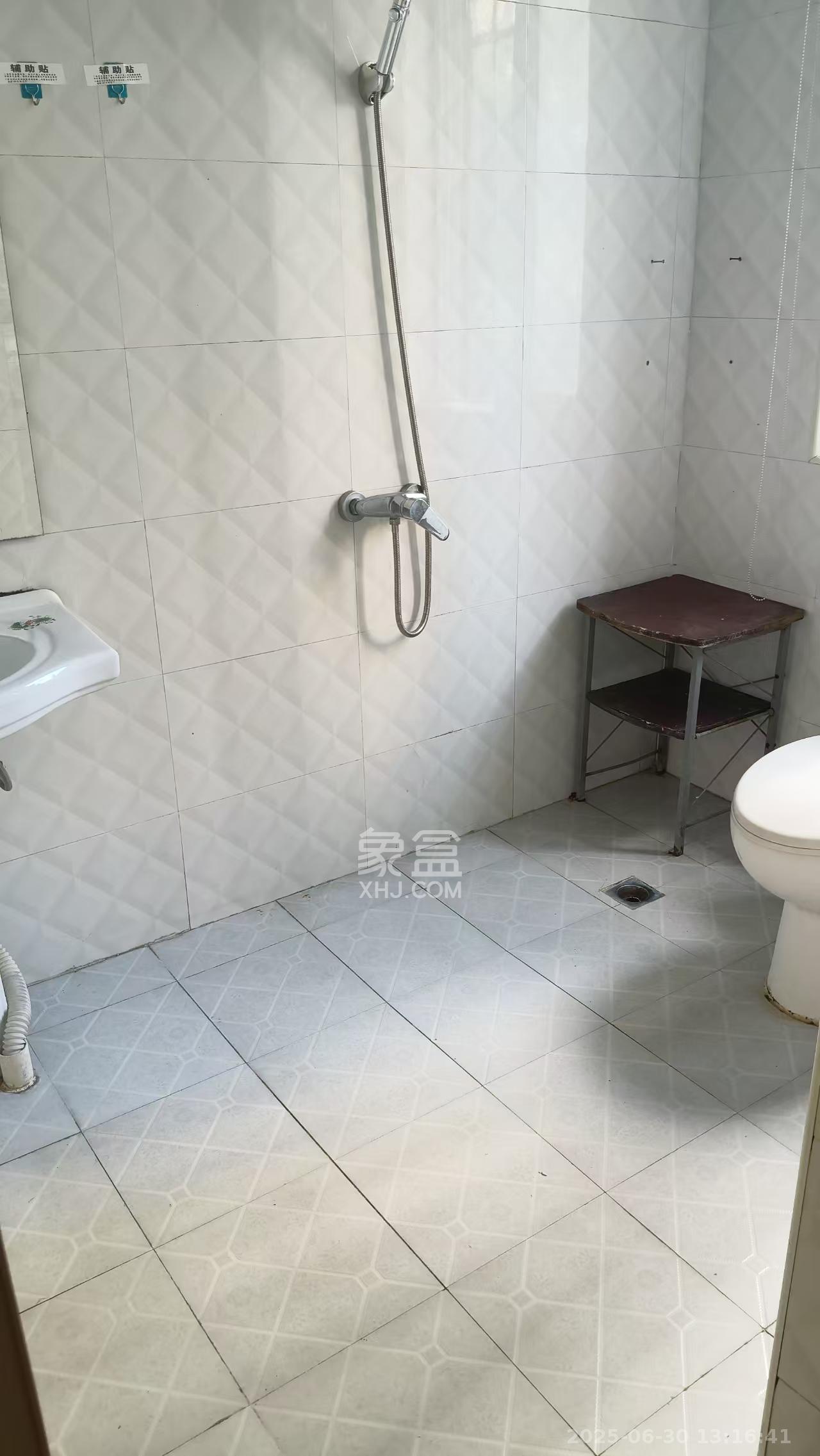 和沁园 3室2厅2卫 2200.0元/月 和沁园 3室2厅2卫 2200.0元/月室内图