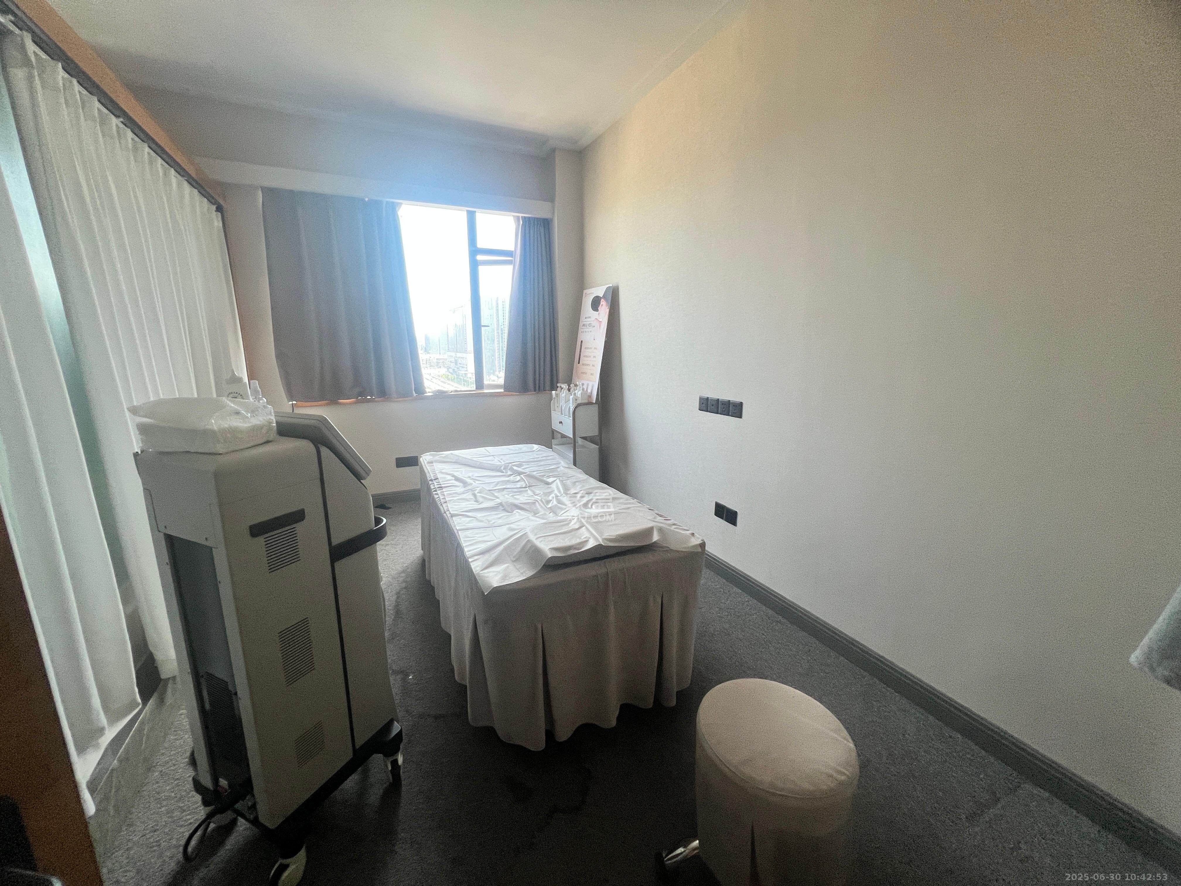 长房中庭国际(东郡华蓉广场) 1室1厅1卫 9000.0元/月 长房中庭国际(东郡华蓉广场) 1室1厅1卫 9000.0元/月室内图