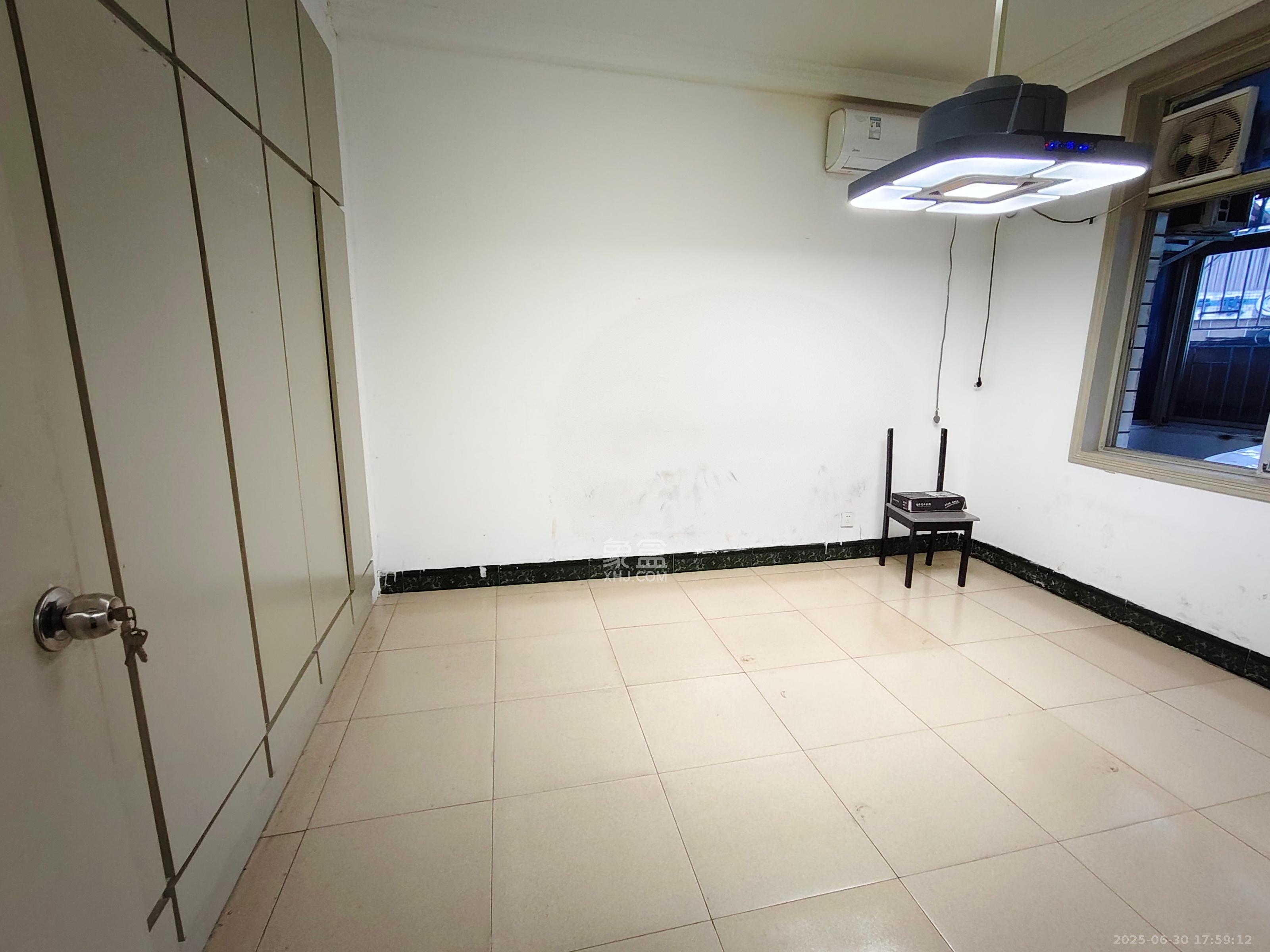 马王堆陶瓷城新合区  2室2厅1卫    2200.0元/月 马王堆陶瓷城新合区  2室2厅1卫    2200.0元/月室内图