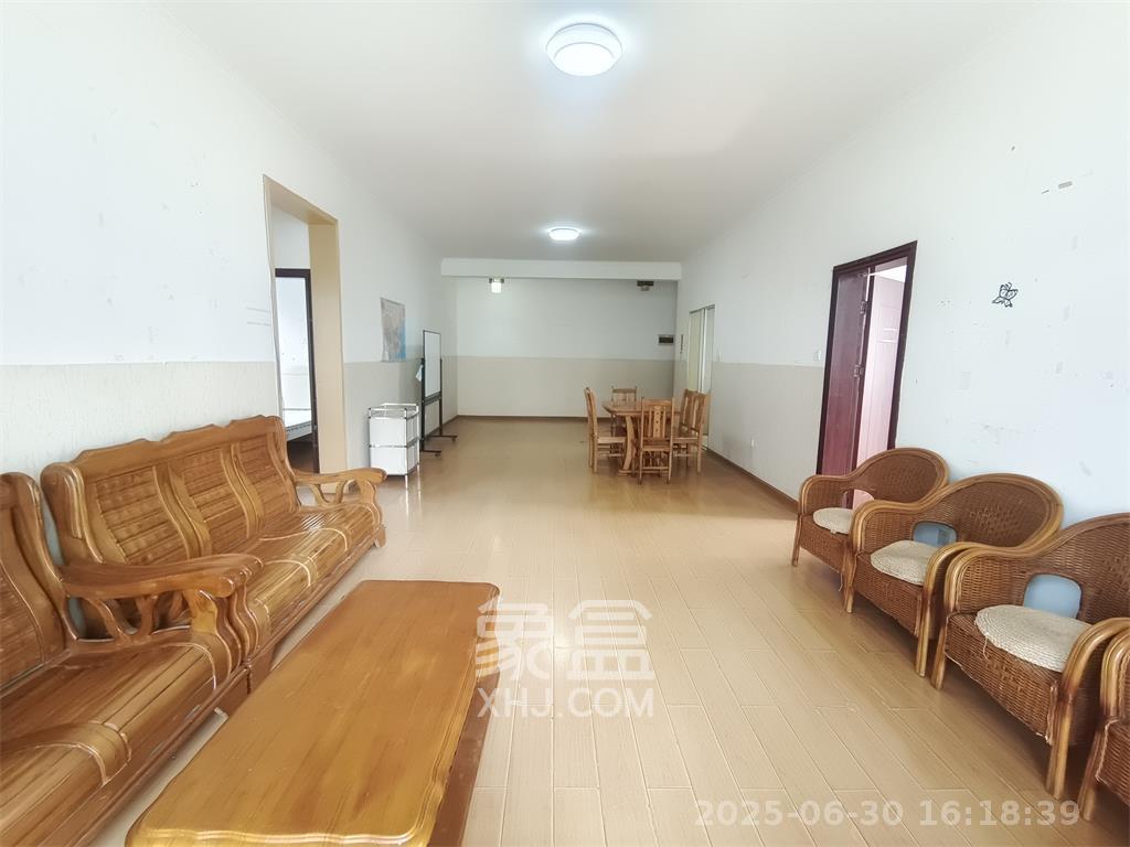 阳光100三期  4室2厅2卫   2800.00元/月室内图