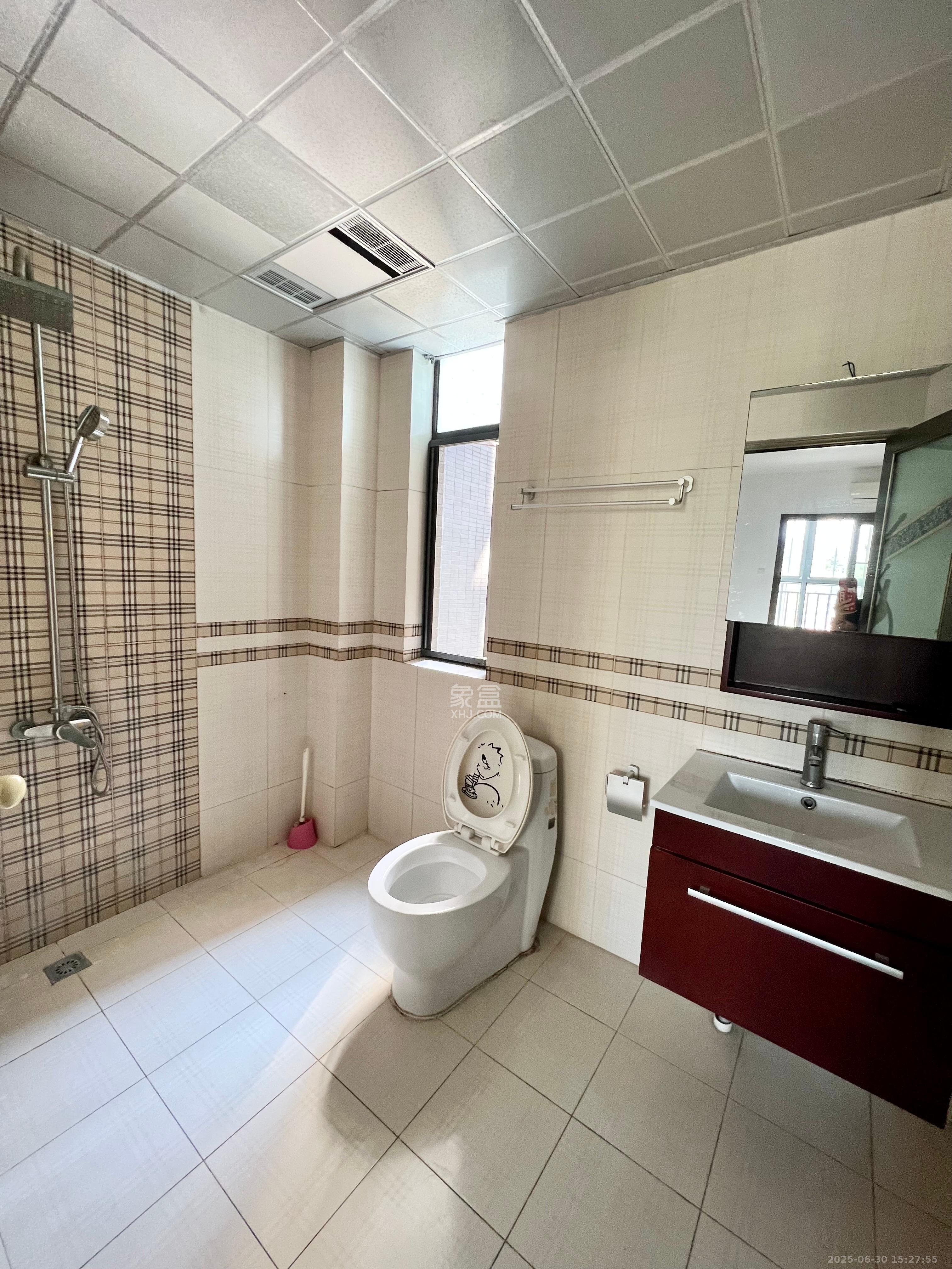 极目楚天  3室2厅2卫    2700.0元/月 极目楚天  3室2厅2卫    2700.0元/月室内图