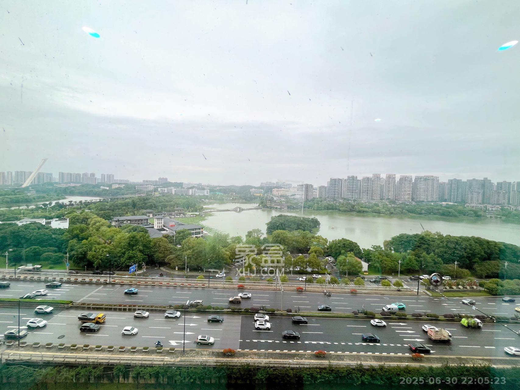 绿地V岛  1室0厅0卫    3000.0元/月室内图