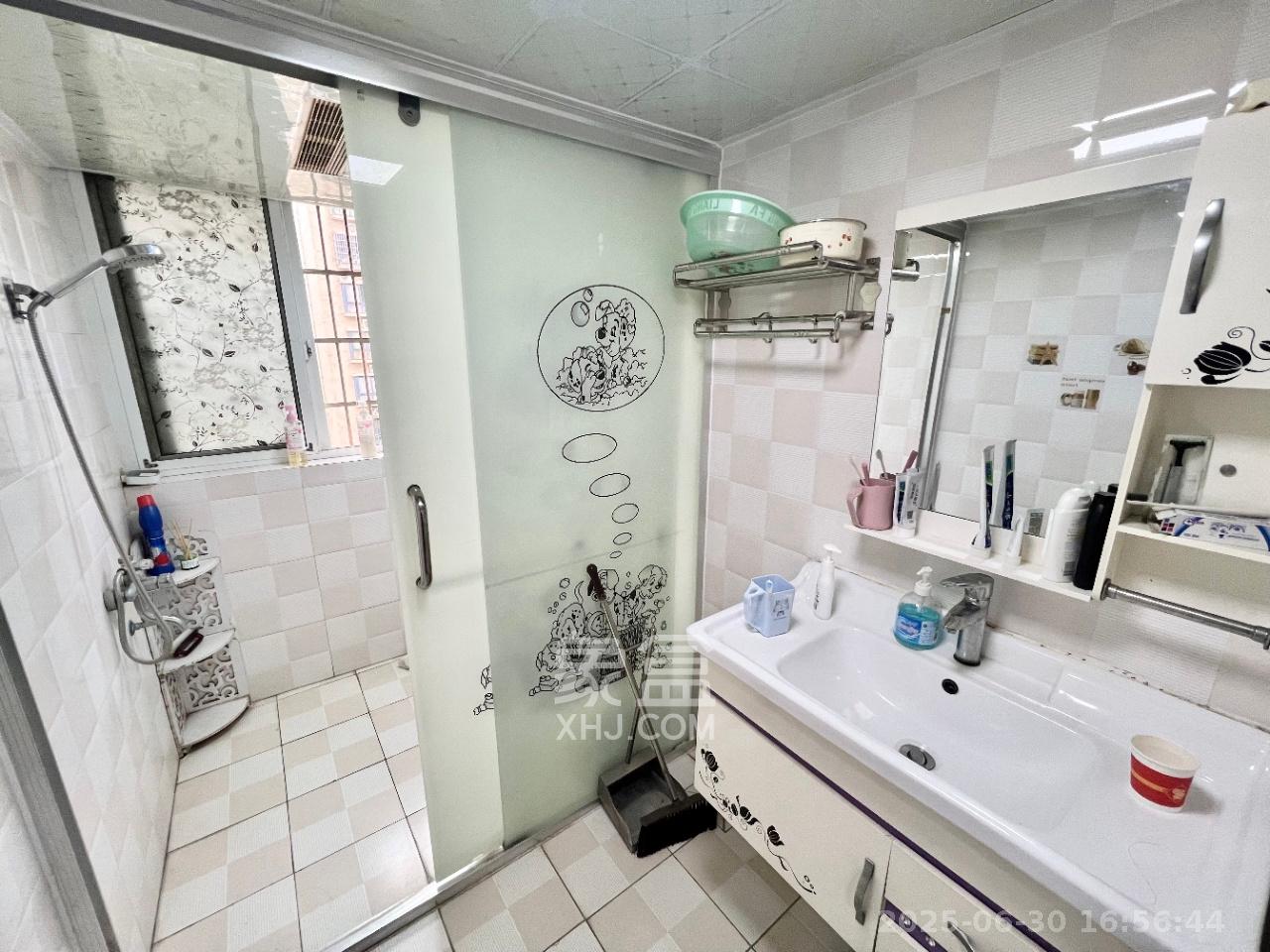 清政园(青政家园) 3室2厅2卫 2400.0元/月 清政园(青政家园) 3室2厅2卫 2400.0元/月室内图