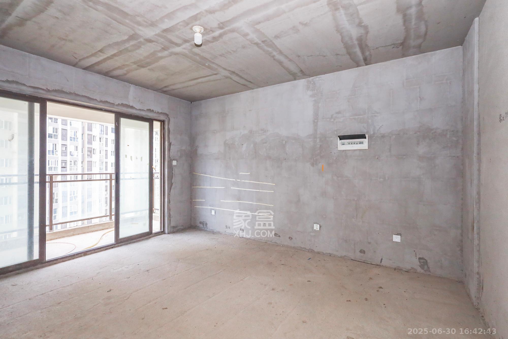 芙蓉别墅山庄(嘉湘华庭) 3室2厅2卫 137.0万 芙蓉别墅山庄(嘉湘华庭) 3室2厅2卫 137.0万客厅