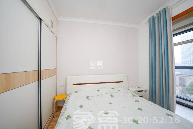 绿地新都会  3室2厅2卫   2300.00元/月室内图