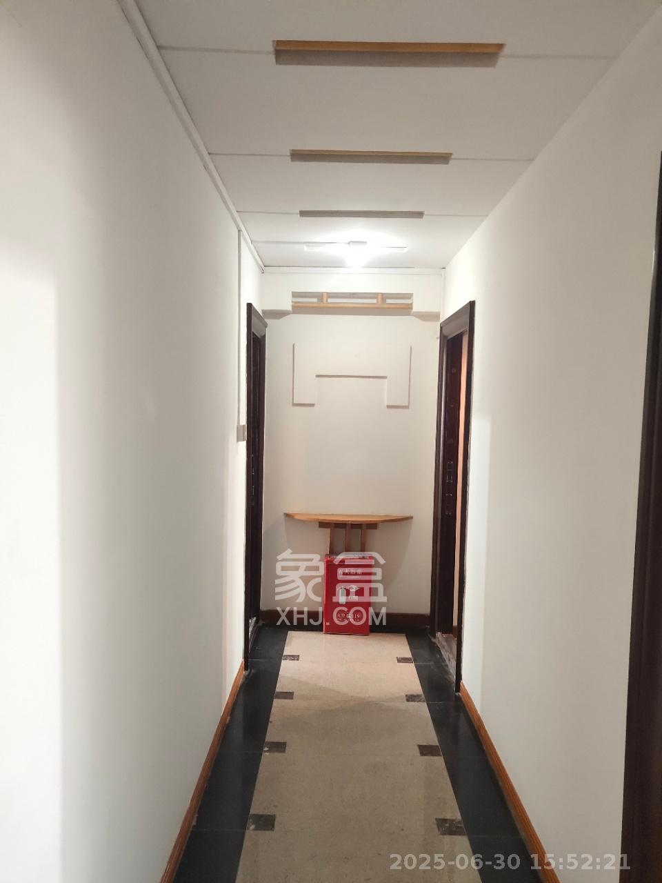 桔园小区1-8片 4室2厅2卫 3200.0元/月 桔园小区1-8片 4室2厅2卫 3200.0元/月室内图