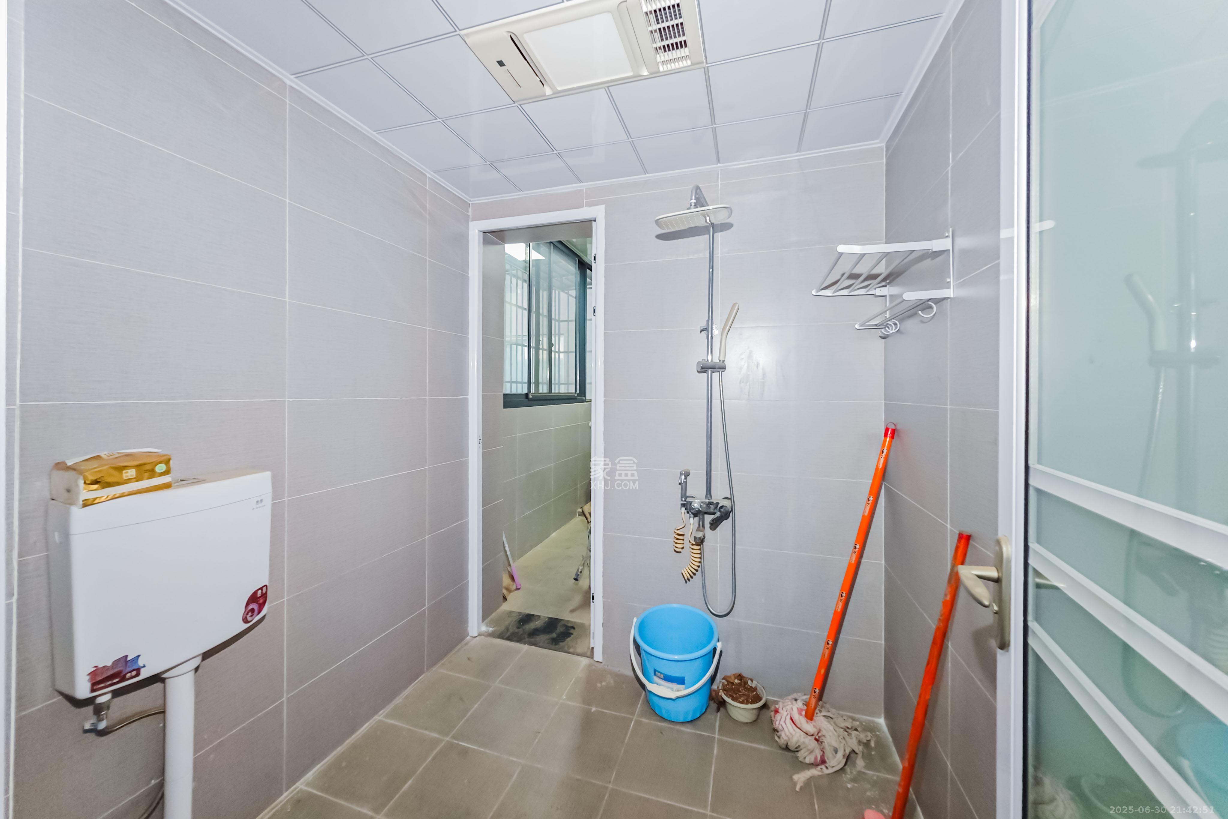 白沙湾嘉园  3室2厅1卫    105.0万卫生间