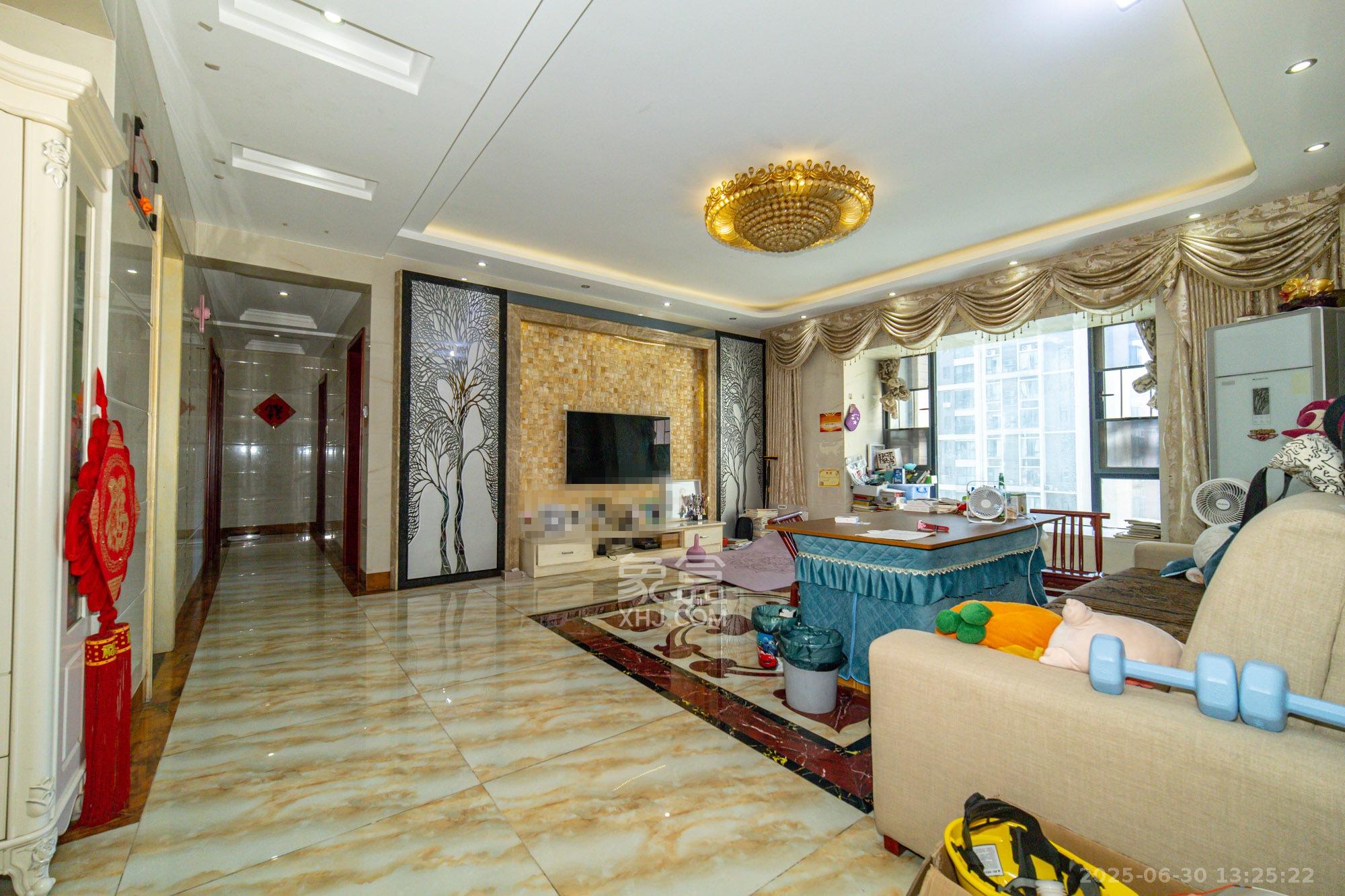 蓝山郡 5室2厅2卫 132.8万 蓝山郡 5室2厅2卫 132.8万客厅