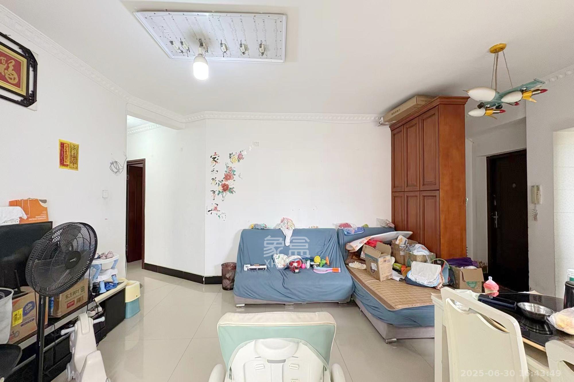 凯通国际城(凯通朝庭) 2室2厅1卫 45.0万 凯通国际城(凯通朝庭) 2室2厅1卫 45.0万客厅