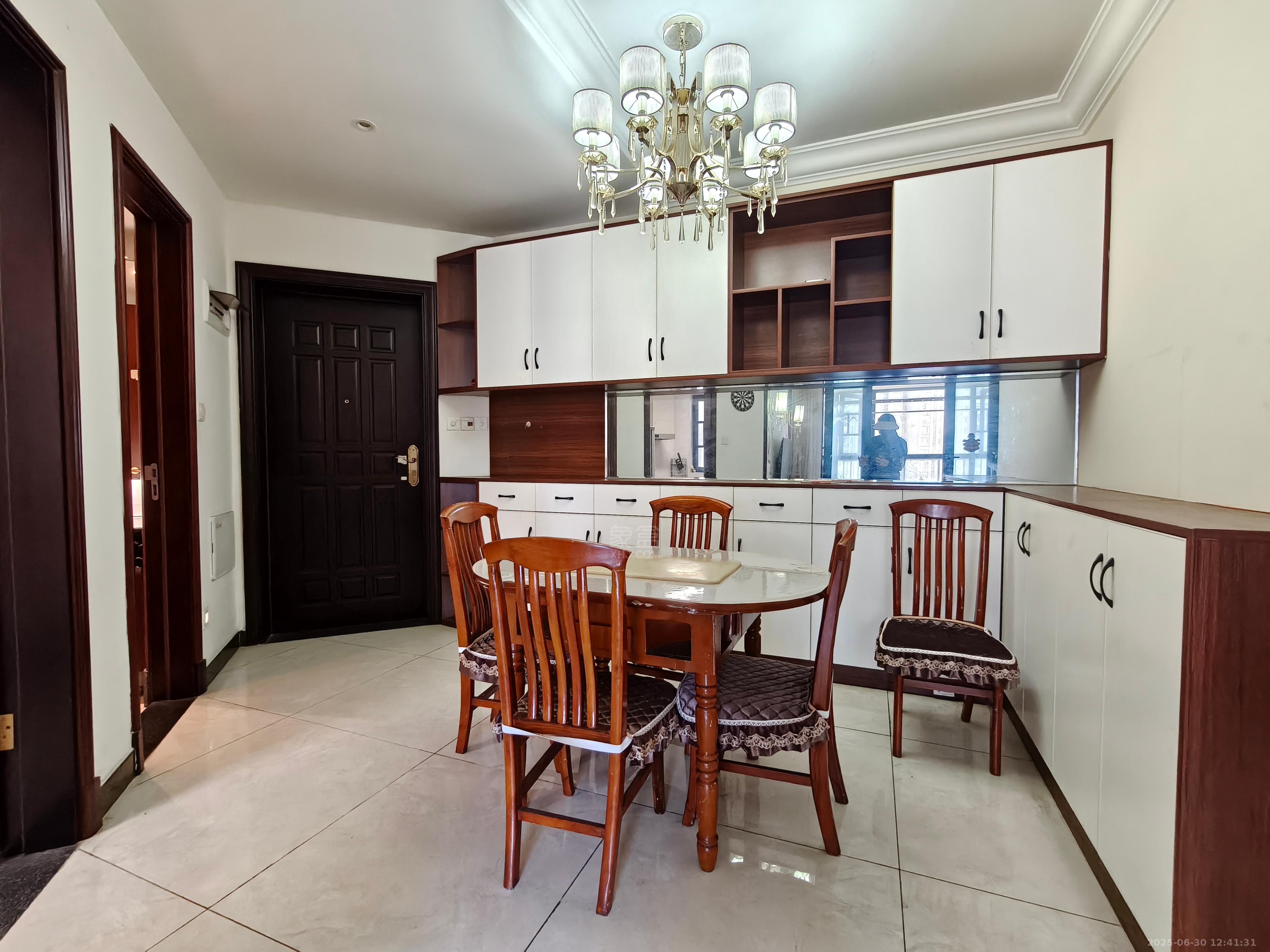 恒大华府 2室2厅1卫 1800.0元/月 恒大华府 2室2厅1卫 1800.0元/月室内图