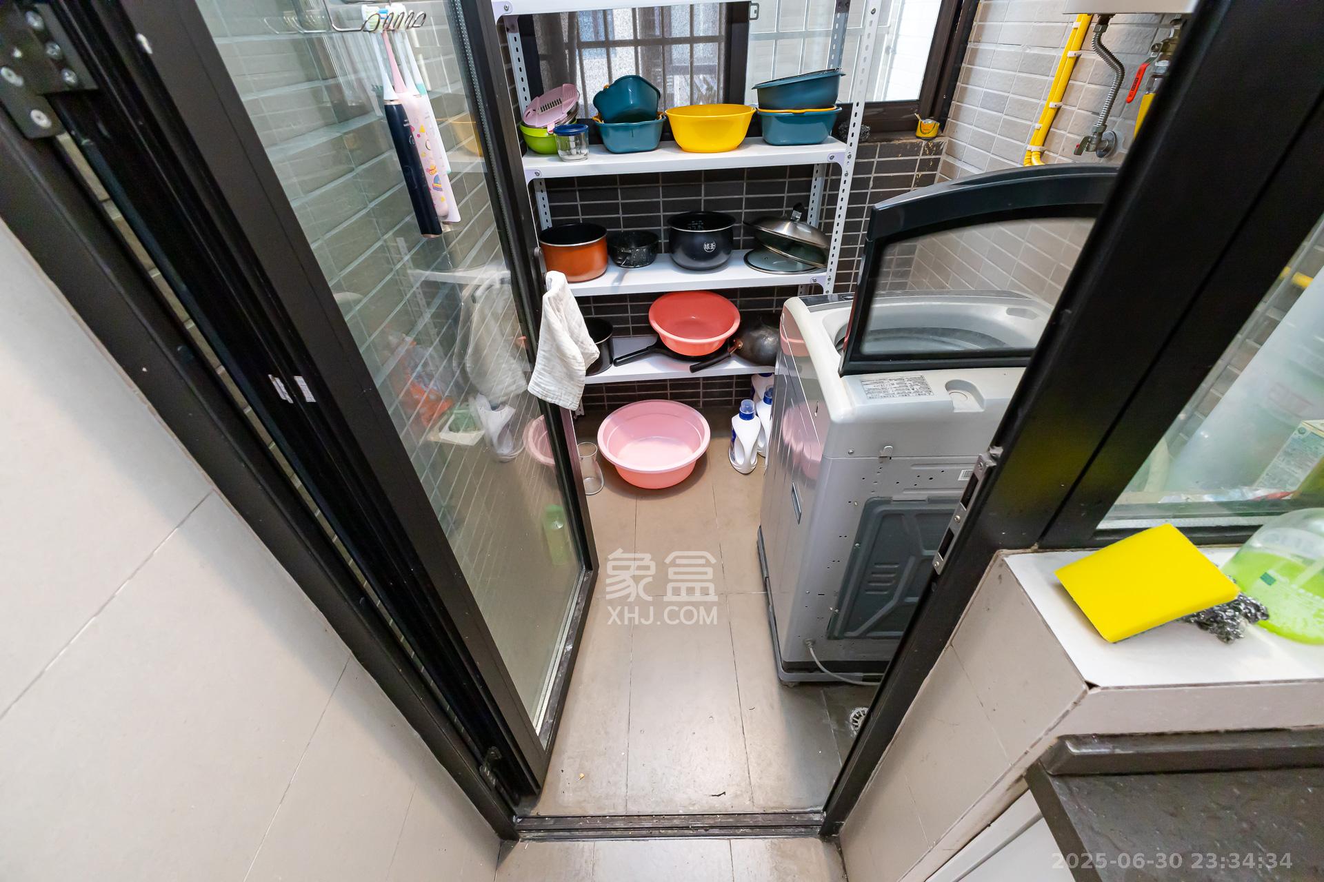 时代倾城三期 2室2厅1卫 67.5万 时代倾城三期 2室2厅1卫 67.5万阳台