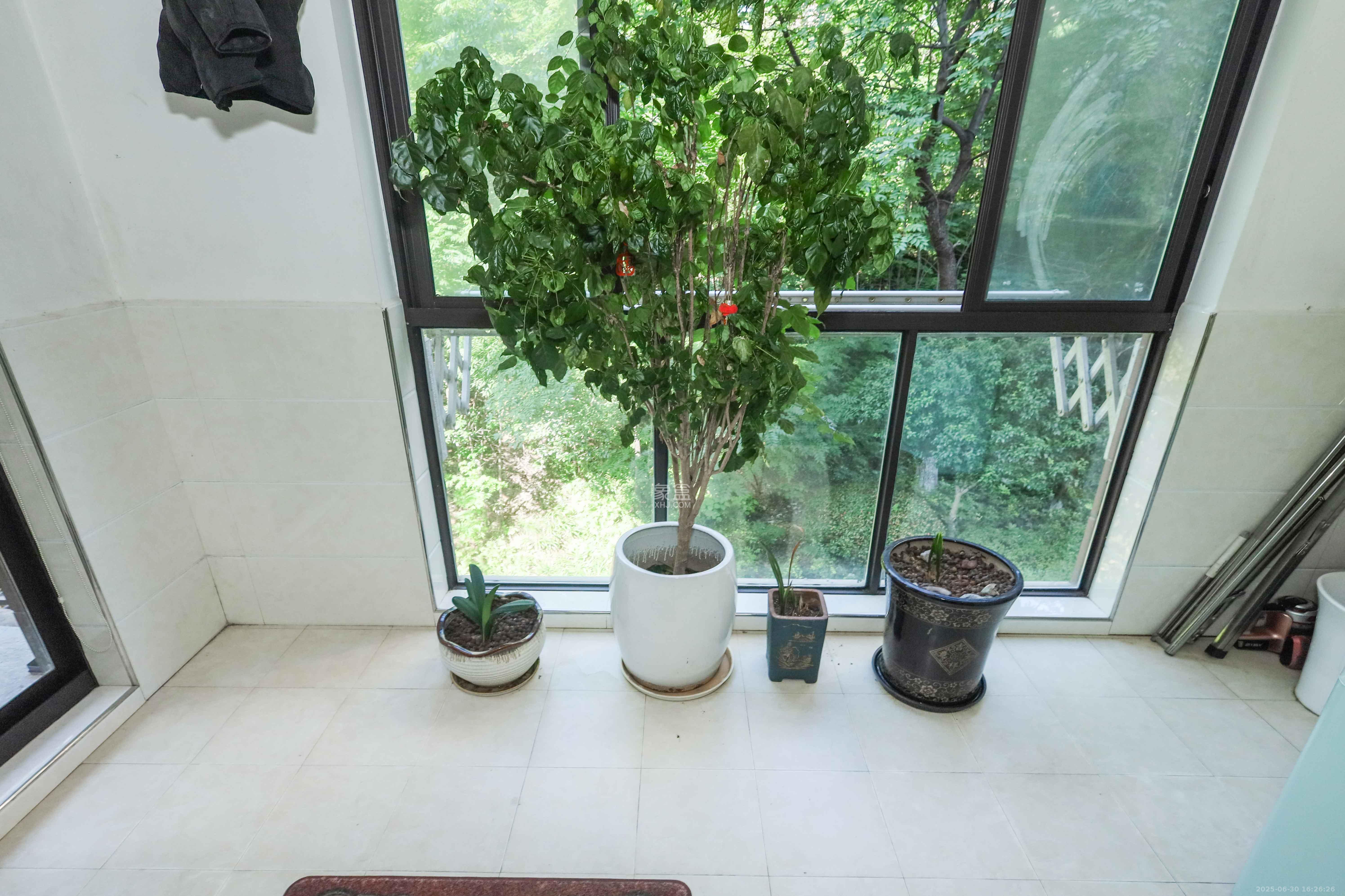 保利麓谷林语F区  4室2厅2卫    110.0万 保利麓谷林语F区  4室2厅2卫    110.0万阳台