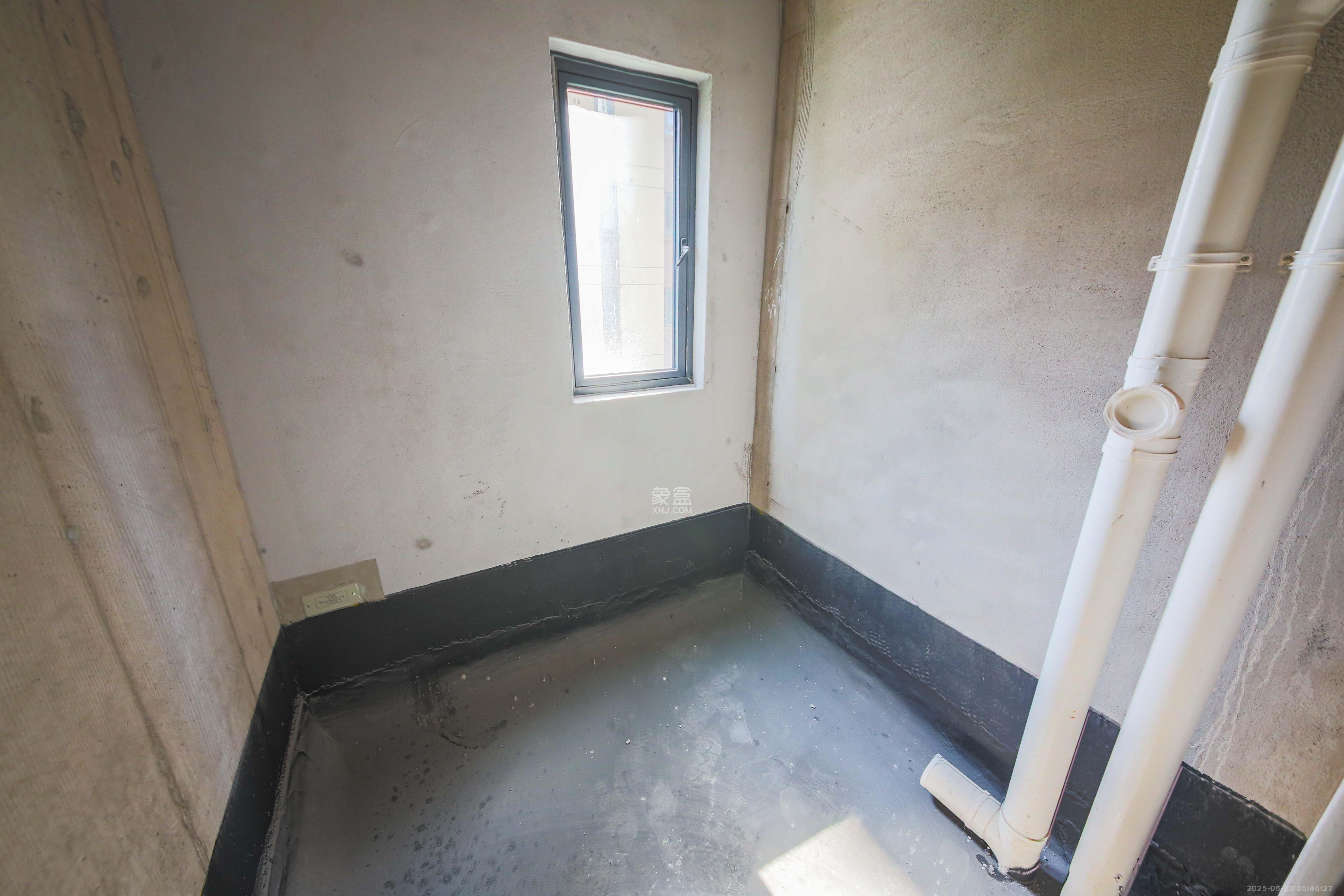 中建钰和城  4室2厅2卫   180.00万卫生间