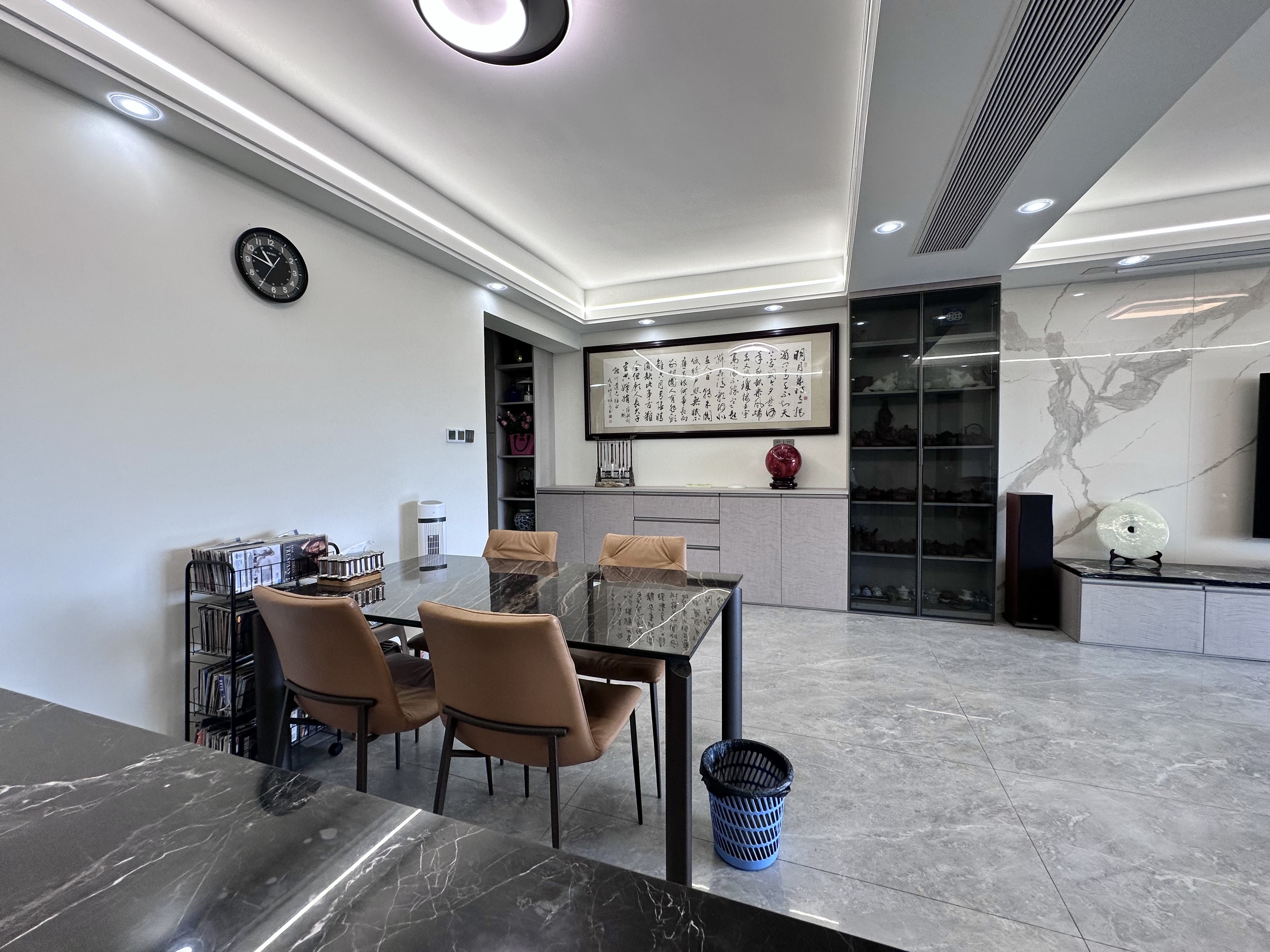 奥林匹克花园 3室2厅2卫 300.0万 奥林匹克花园 3室2厅2卫 300.0万客厅