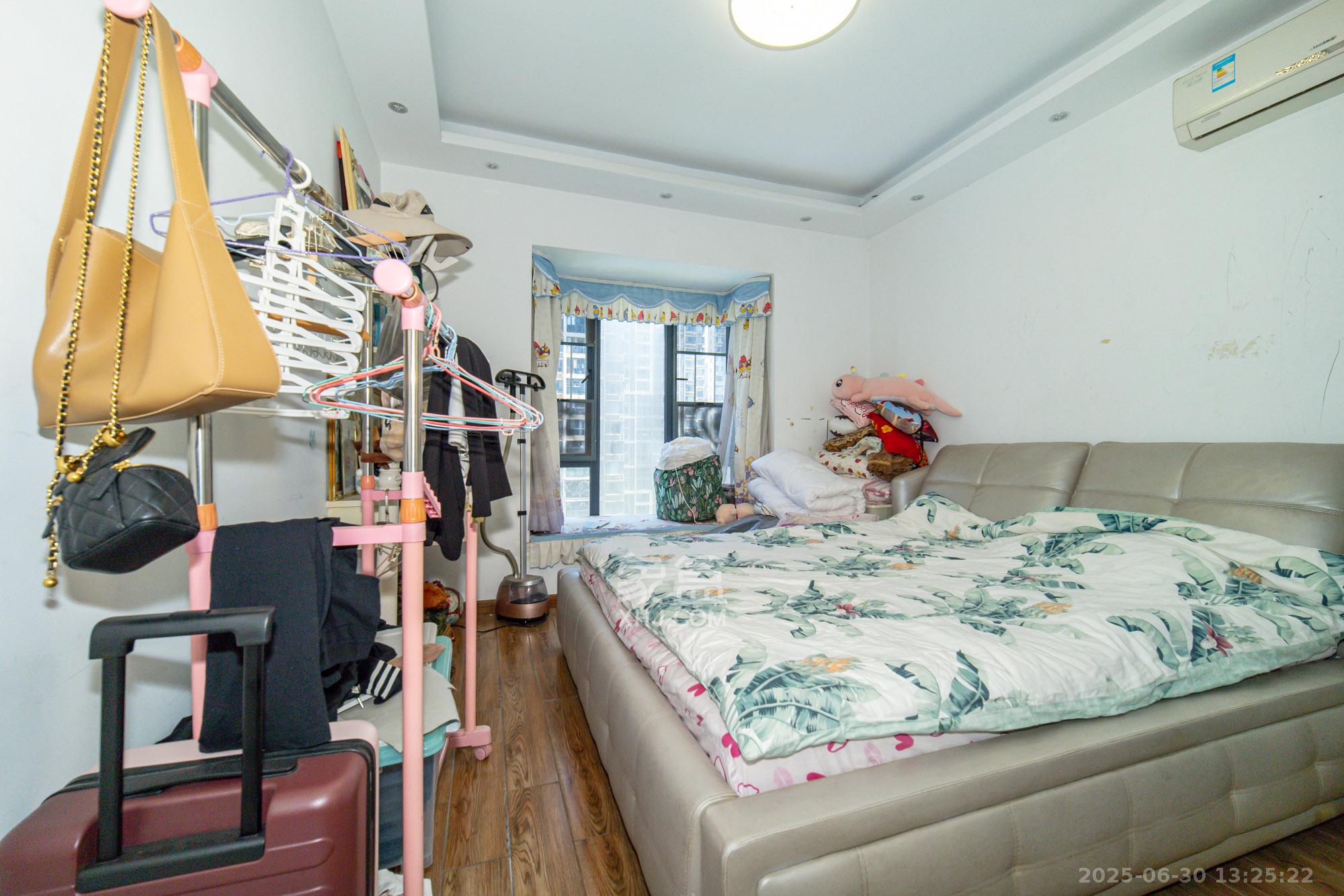 蓝山郡 5室2厅2卫 132.8万 蓝山郡 5室2厅2卫 132.8万卧室