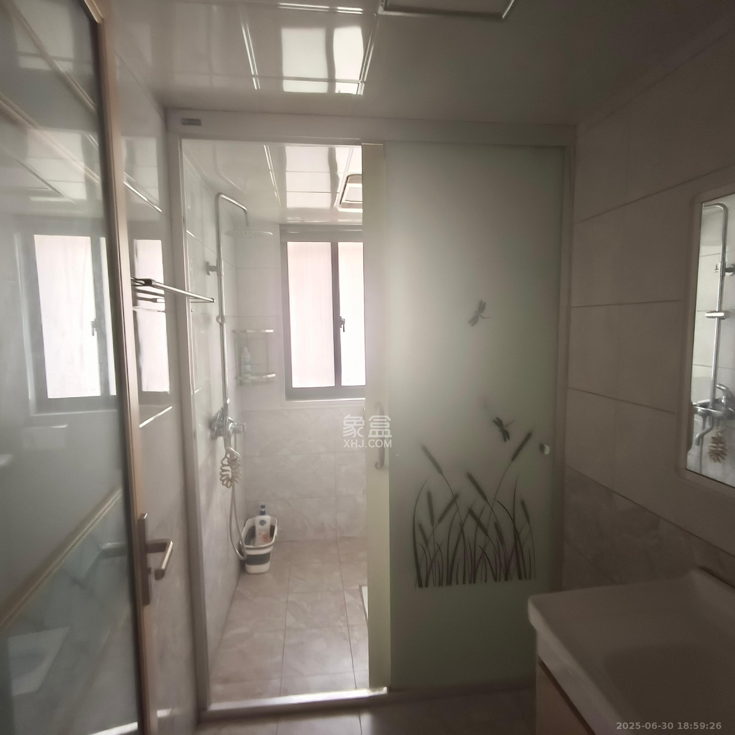 桥头家苑一期 4室2厅2卫 2400.0元/月 桥头家苑一期 4室2厅2卫 2400.0元/月室内图