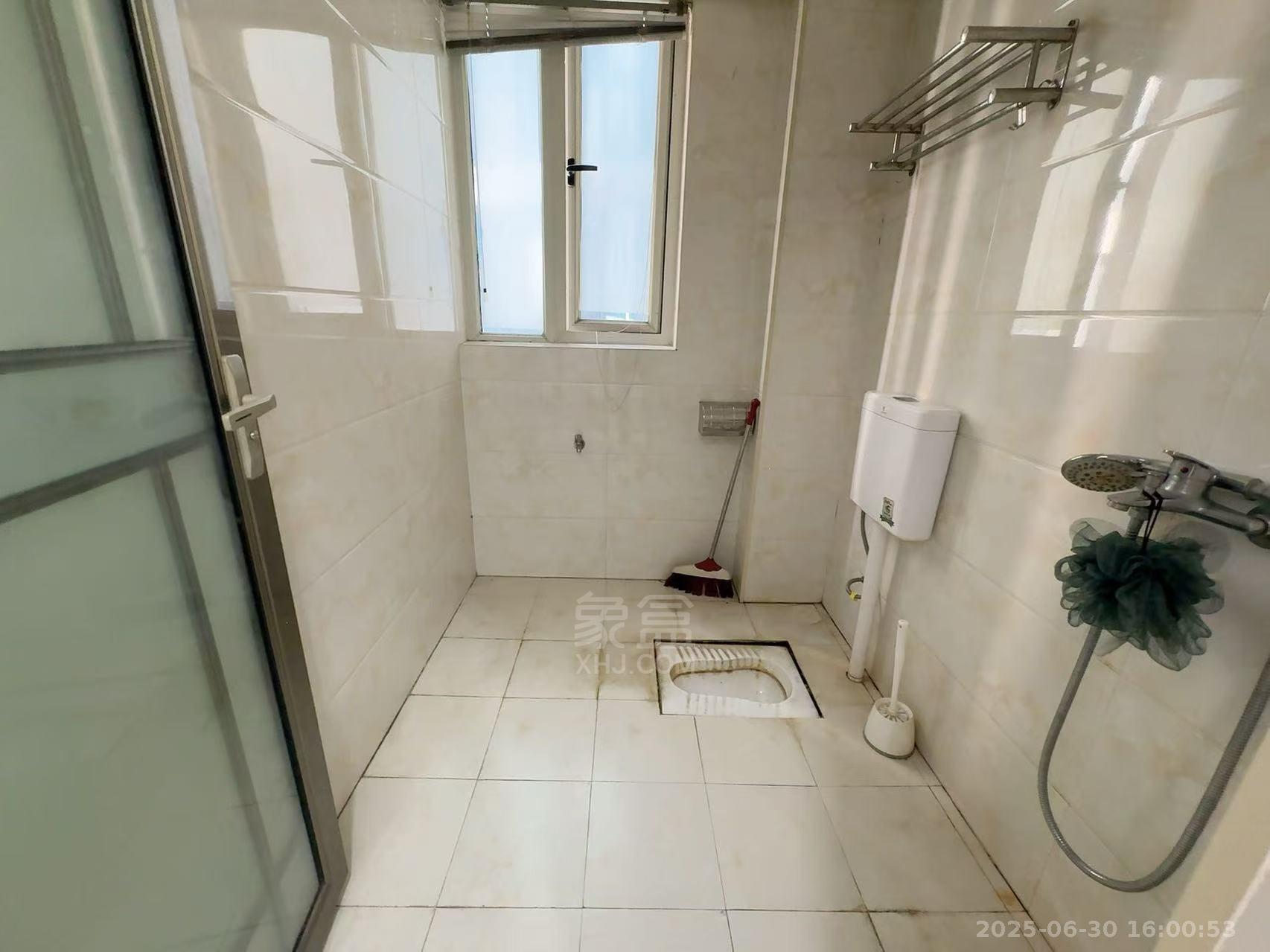 庐山一号 3室2厅2卫 1800.0元/月 庐山一号 3室2厅2卫 1800.0元/月室内图