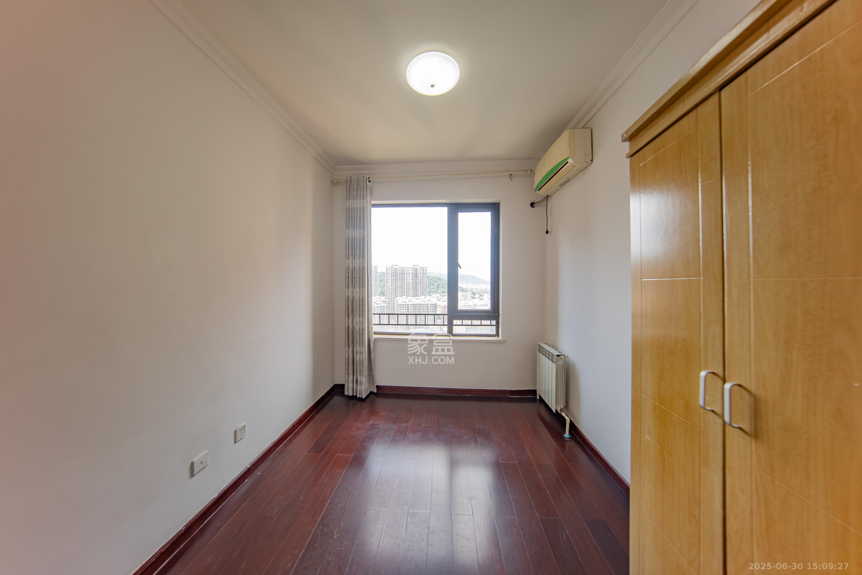 中海国际一期  4室2厅2卫    2500.0元/月 中海国际一期  4室2厅2卫    2500.0元/月室内图