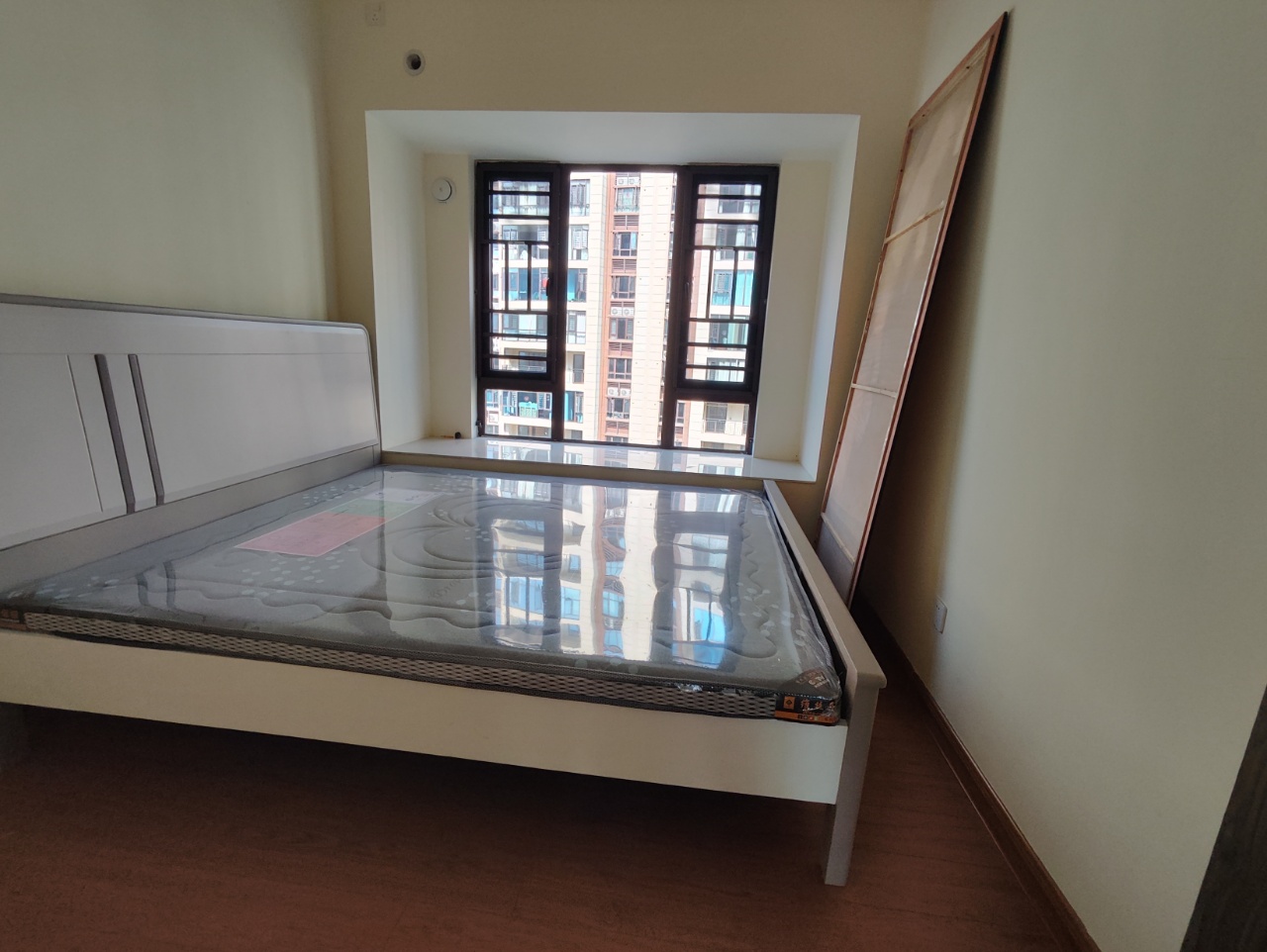 碧桂园豪园-二期  3室2厅2卫    1500.0元/月 碧桂园豪园-二期  3室2厅2卫    1500.0元/月室内图