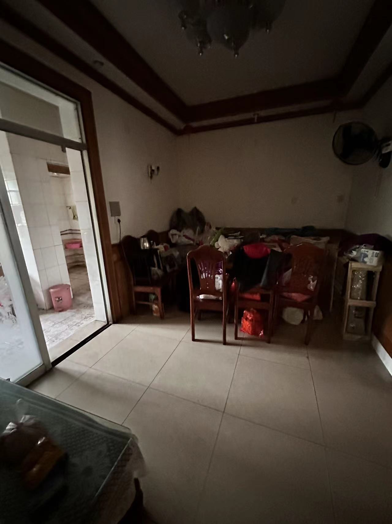 育财农贸市场(民营市场) 1室0厅0卫 800.0元/月 育财农贸市场(民营市场) 1室0厅0卫 800.0元/月室内图