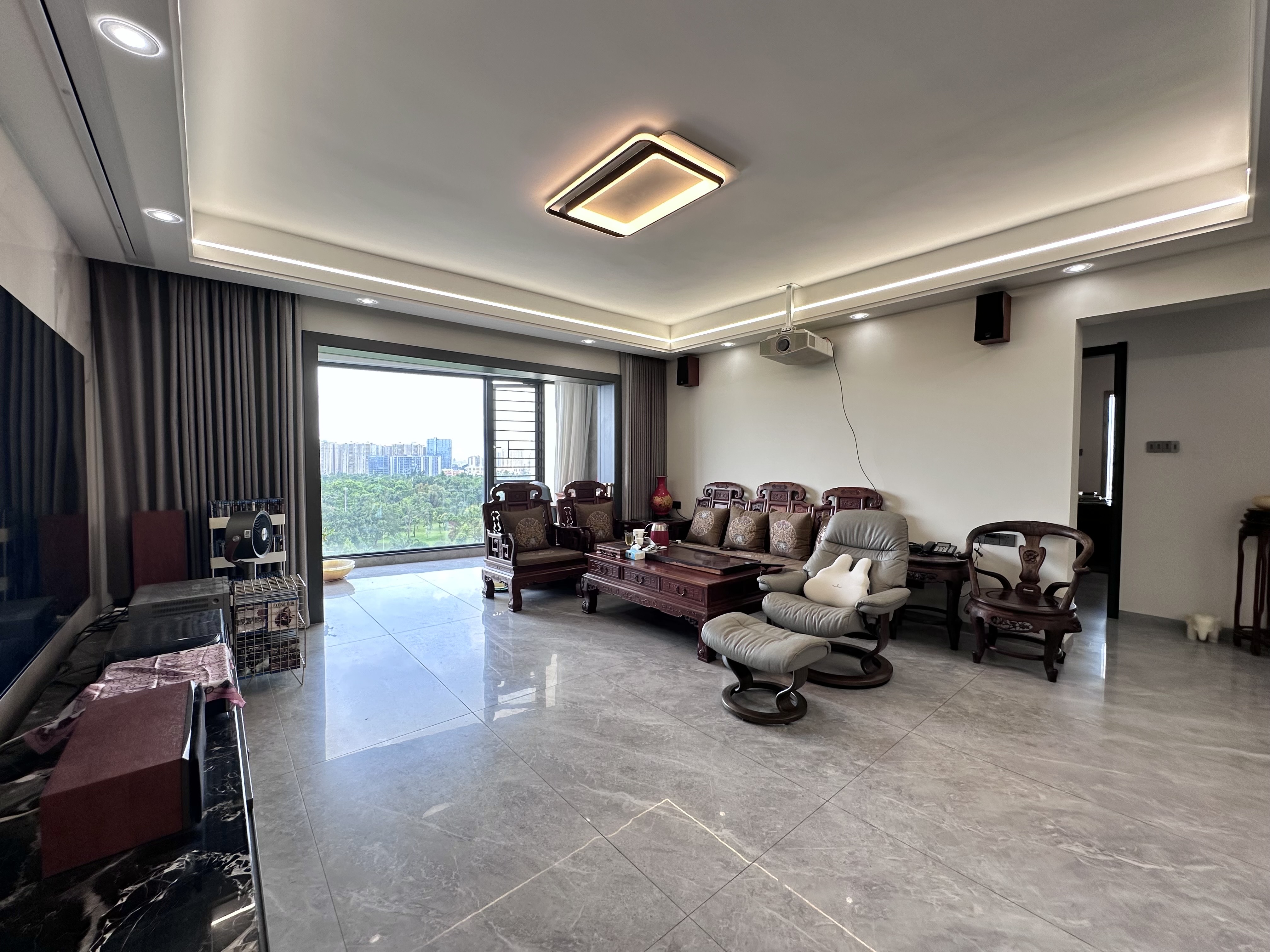 奥林匹克花园 3室2厅2卫 300.0万 奥林匹克花园 3室2厅2卫 300.0万客厅