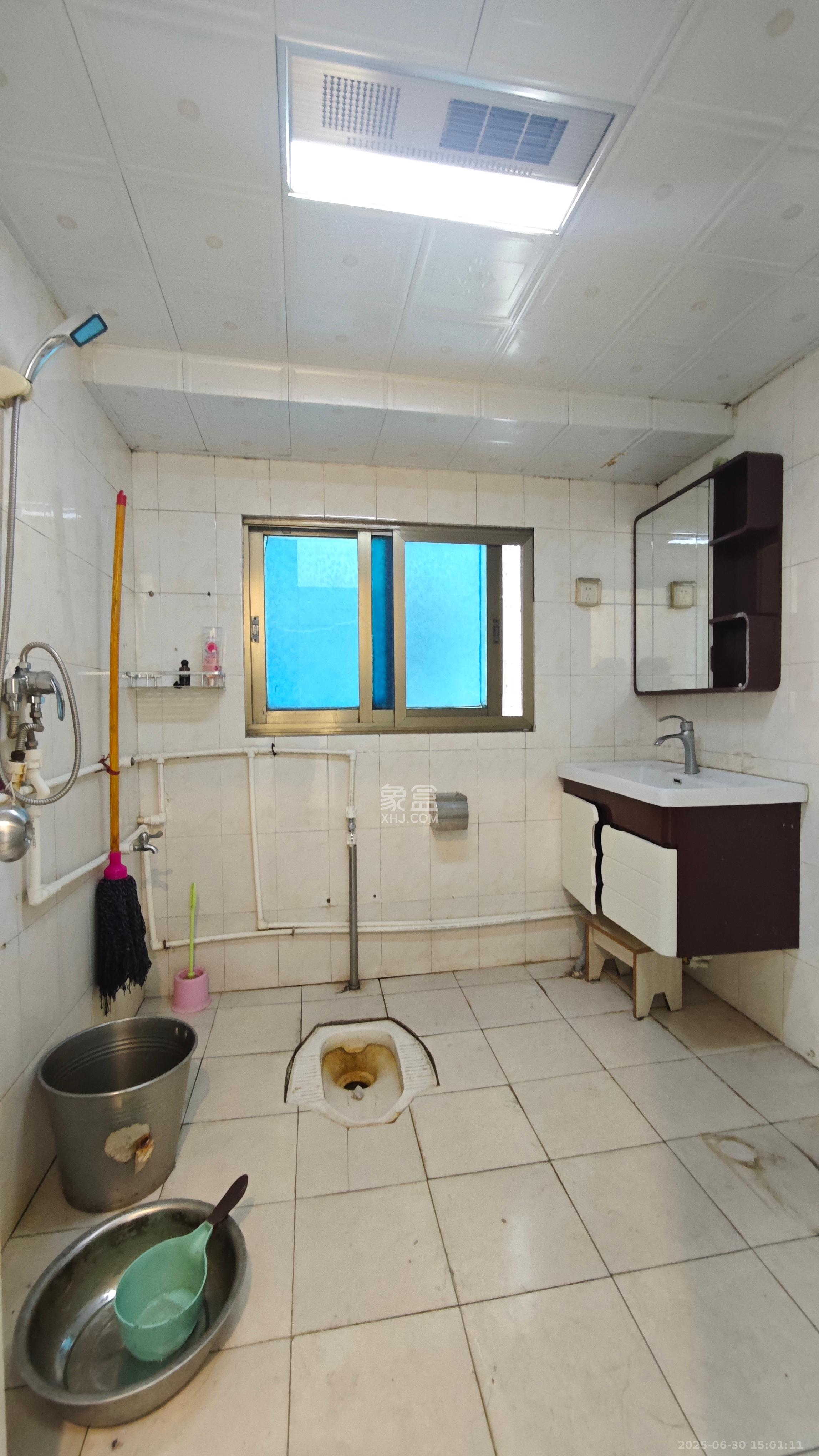 市一医院宿舍 2室2厅2卫 2500.0元/月 市一医院宿舍 2室2厅2卫 2500.0元/月室内图