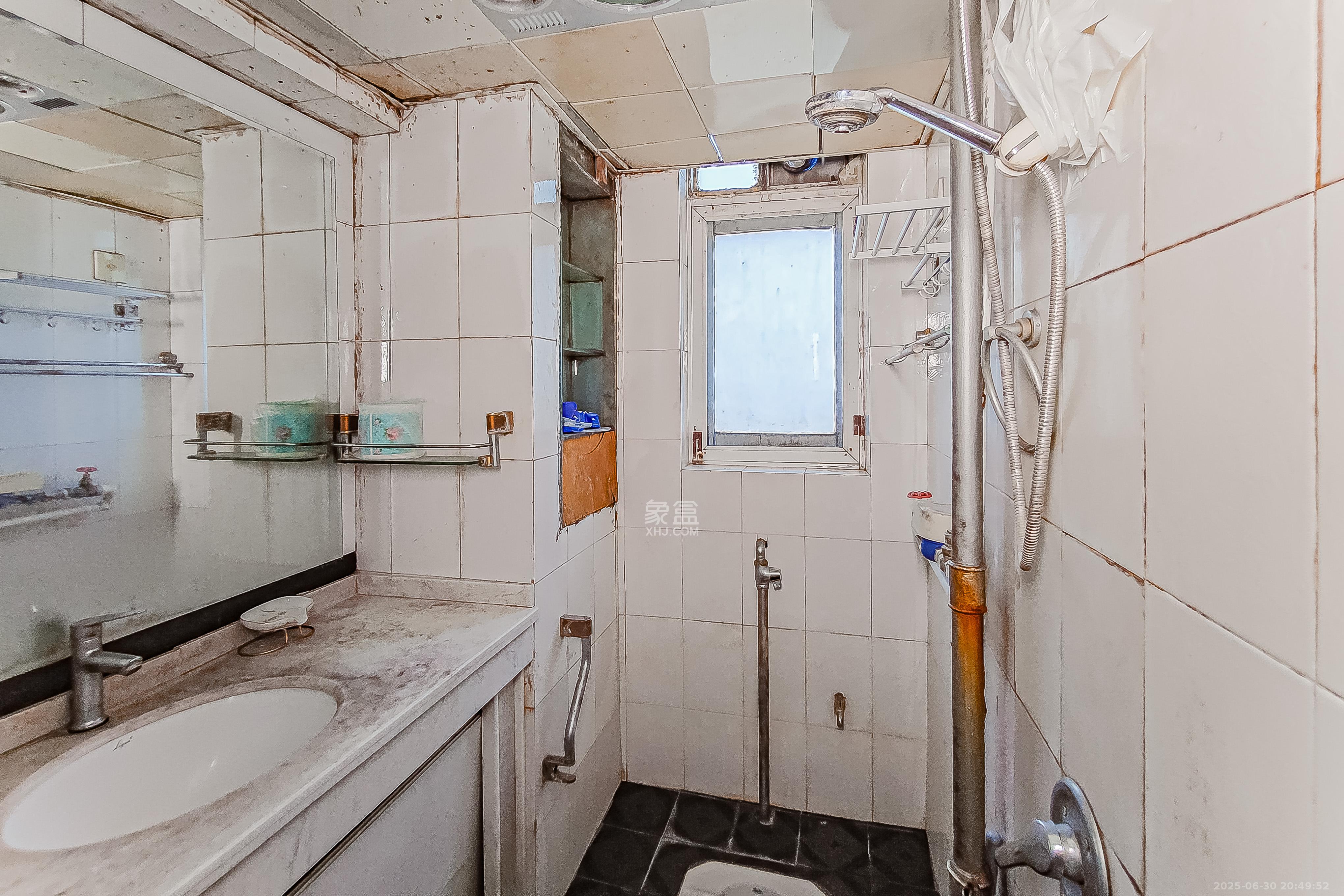 南方电信宿舍  2室2厅1卫    103.0万卫生间