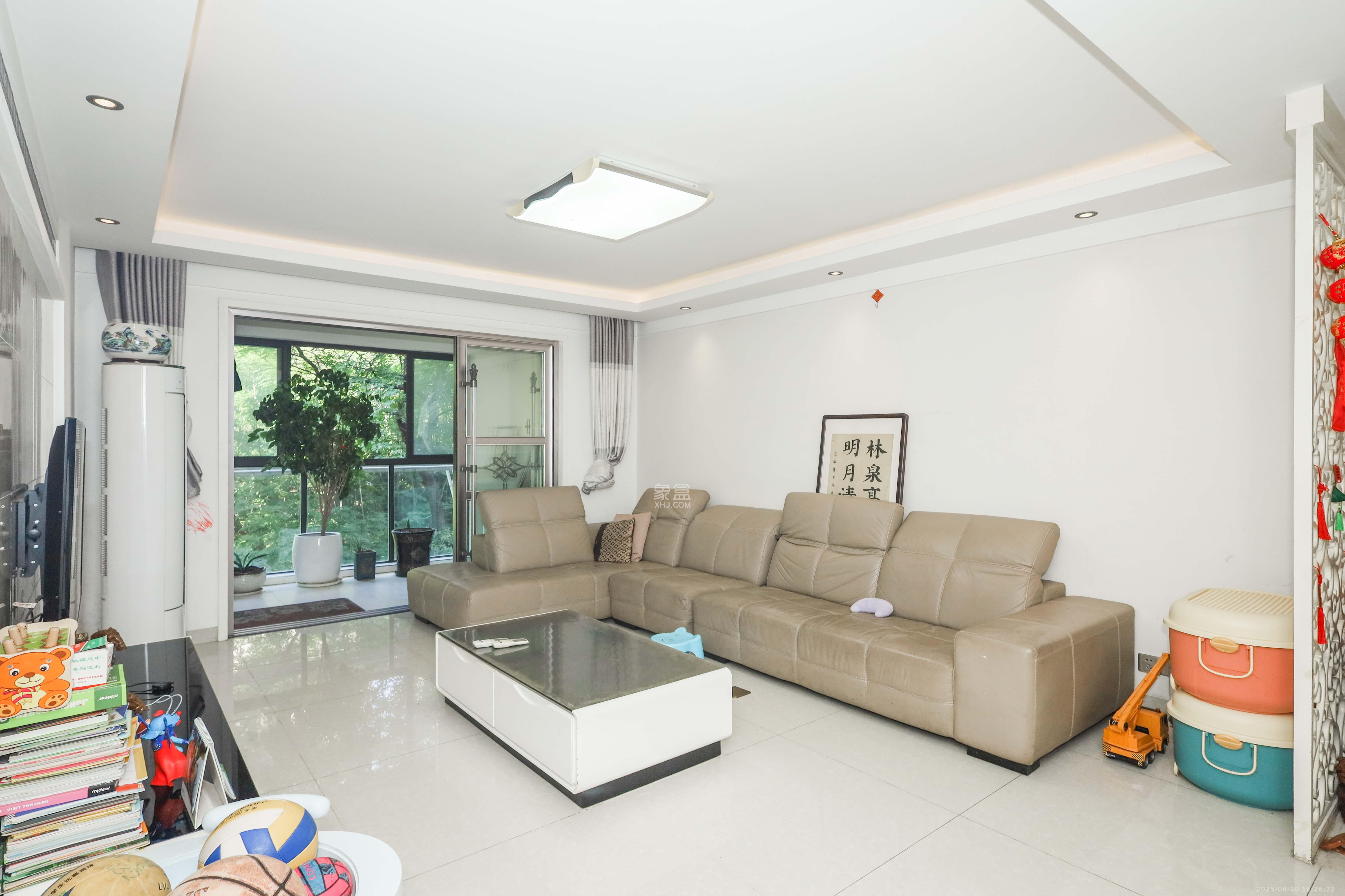 保利麓谷林语F区  4室2厅2卫    110.0万 保利麓谷林语F区  4室2厅2卫    110.0万客厅