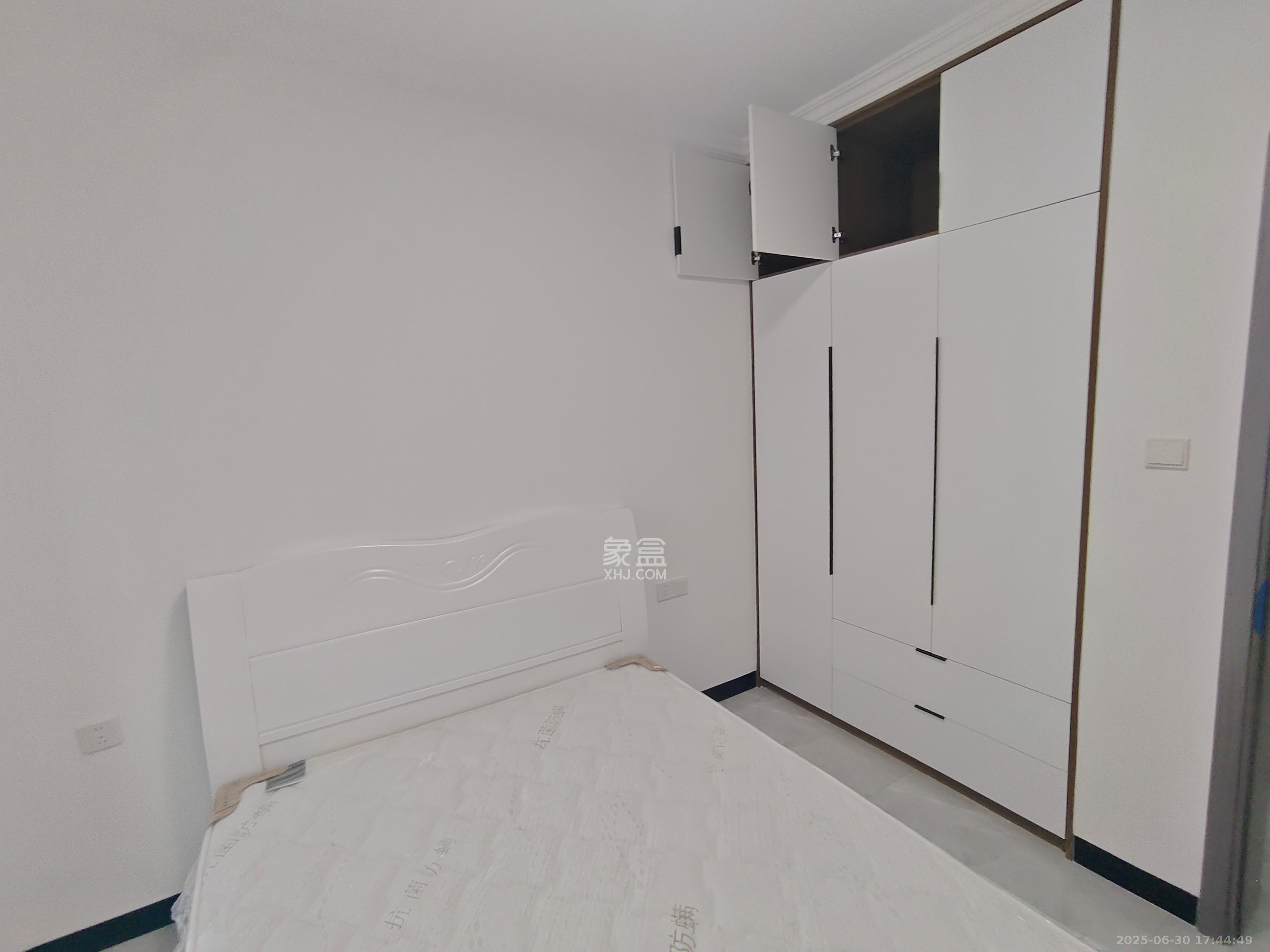 惟智园安置小区 3室2厅1卫 2900.0元/月 惟智园安置小区 3室2厅1卫 2900.0元/月室内图