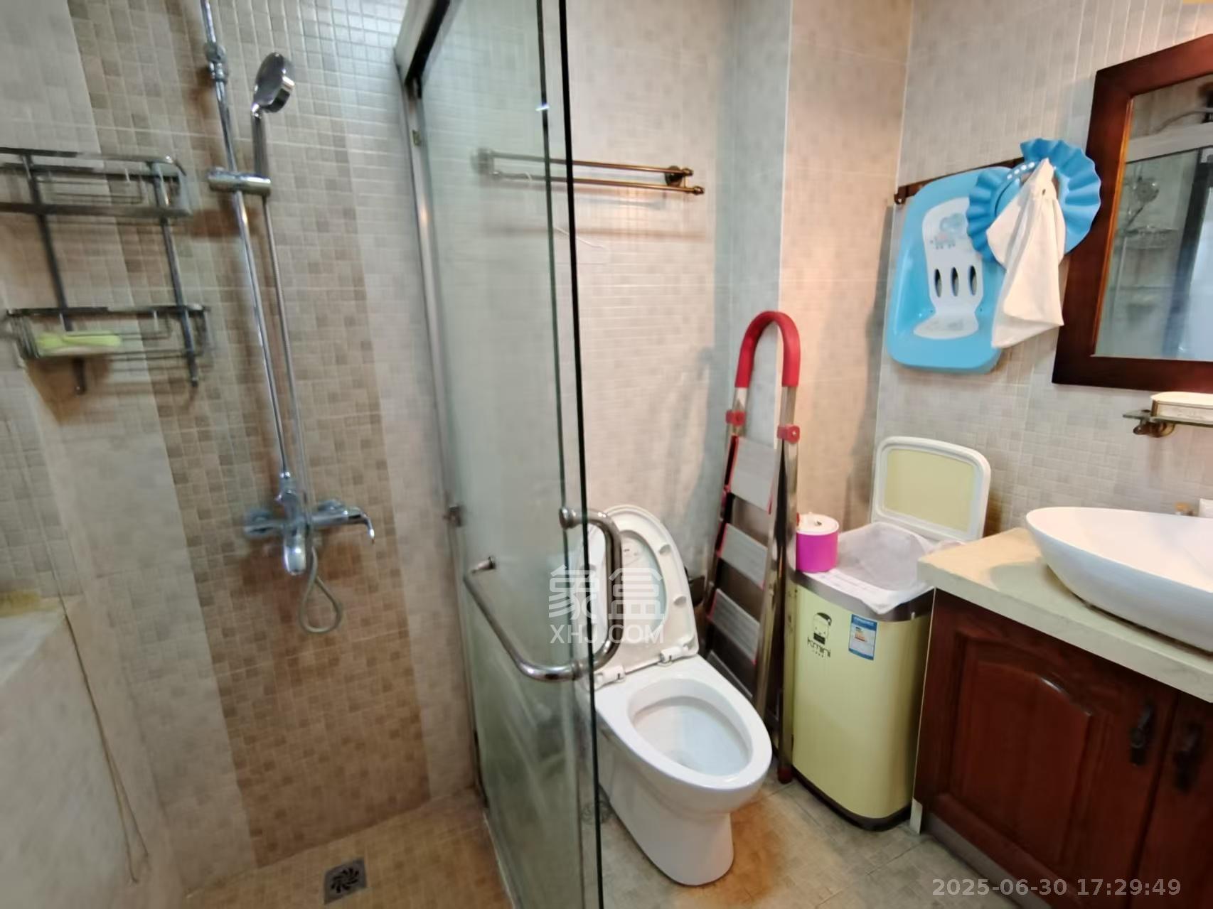 阳光100三期 3室2厅2卫 2900.0元/月 阳光100三期 3室2厅2卫 2900.0元/月室内图