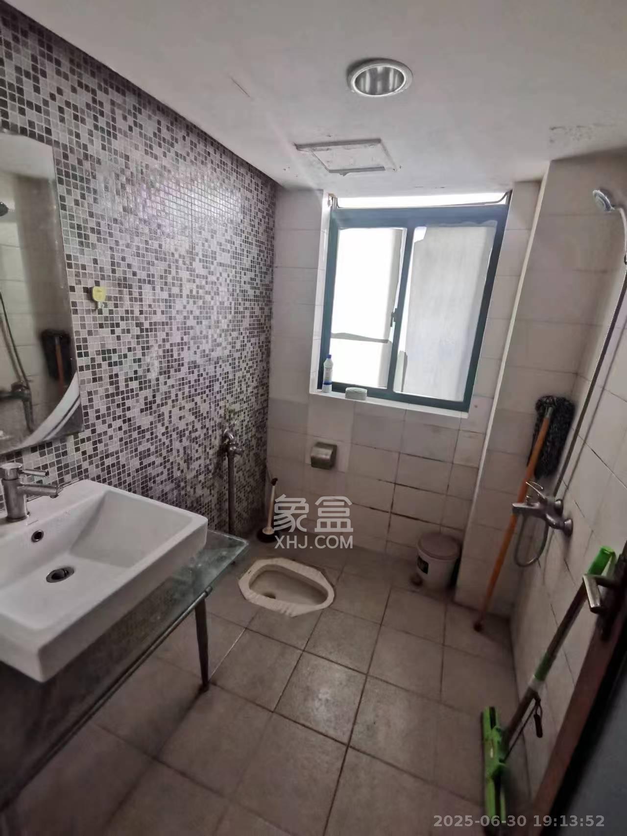 四季阳光花城 2室2厅1卫 3000.0元/月 四季阳光花城 2室2厅1卫 3000.0元/月室内图