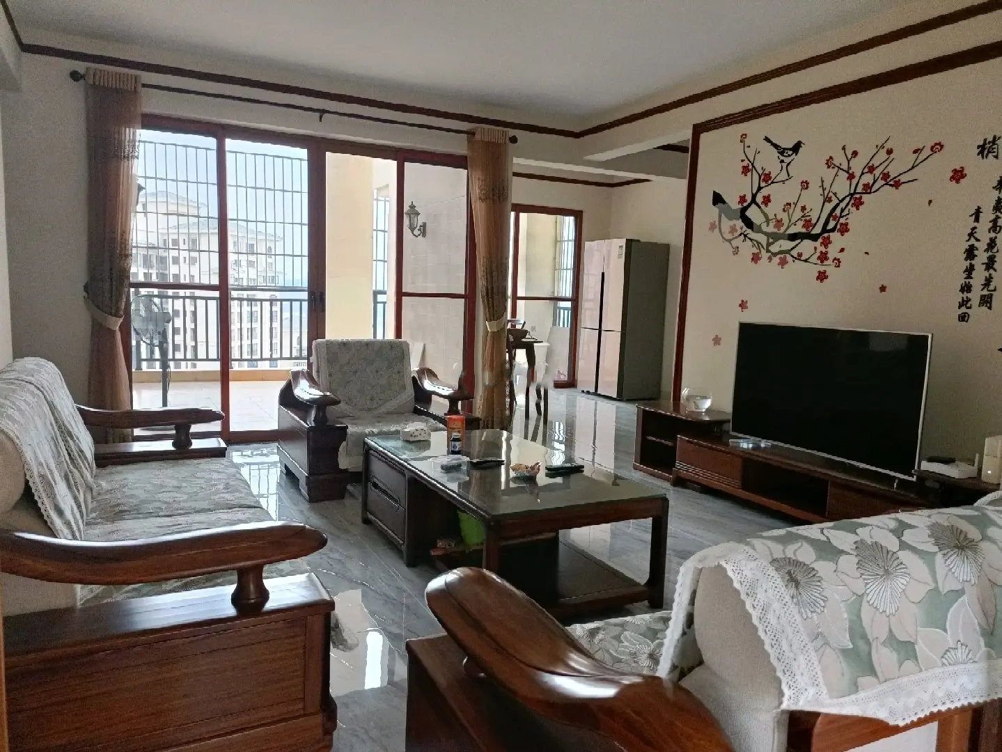 翡翠水城(住宅)  3室2厅2卫    3300.0元/月 翡翠水城(住宅)  3室2厅2卫    3300.0元/月