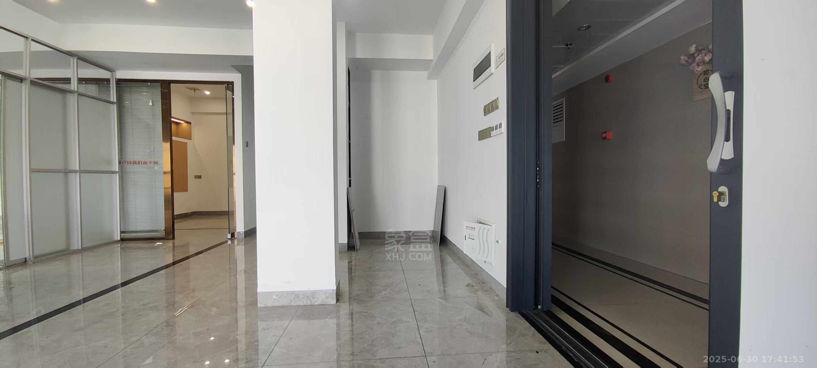 尚格广场 3室1厅1卫 6000.0元/月 尚格广场 3室1厅1卫 6000.0元/月室内图